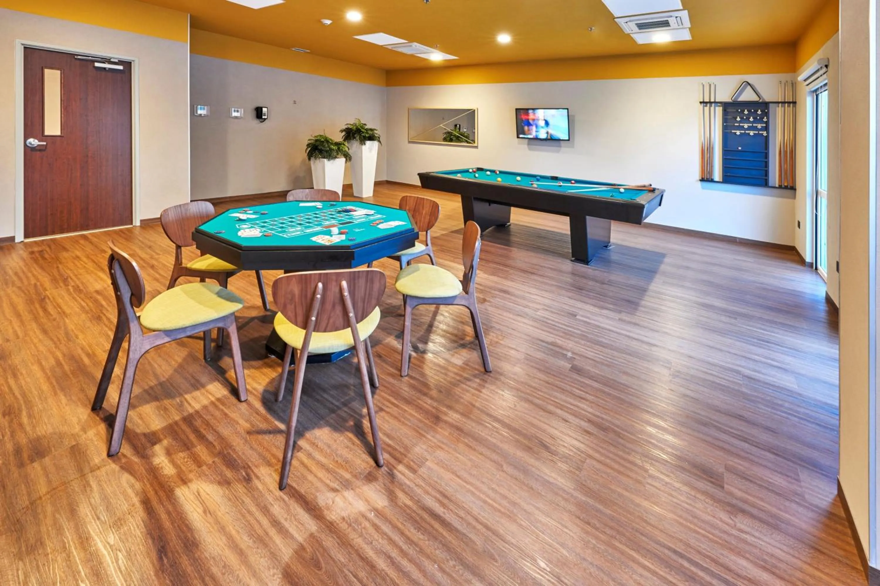 Swimming pool in City Express Suites by Marriott Silao Aeropuerto