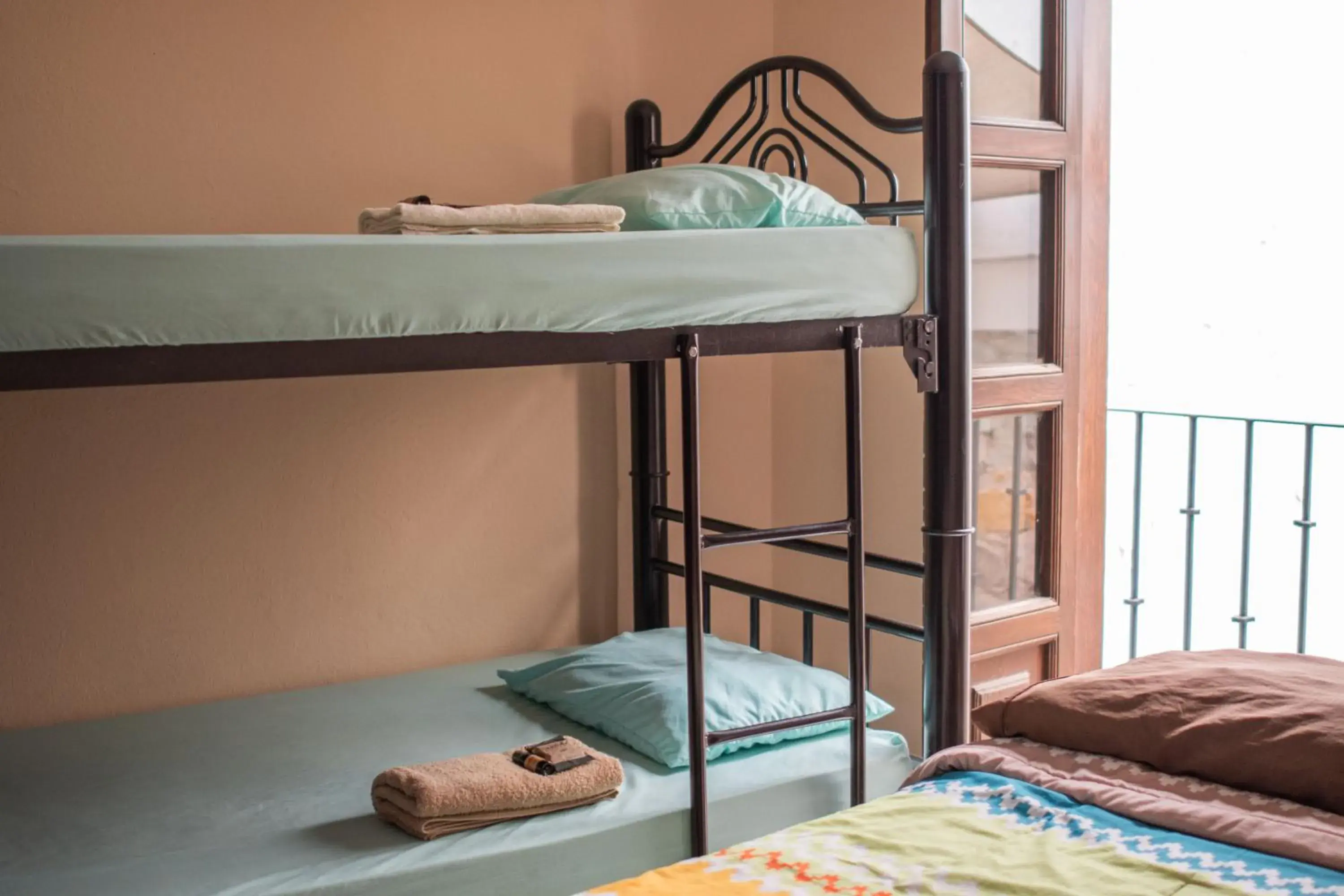 Bed in 4-Bed Female Dormitory Room in Hostal Encounter Guanajuato Bed in 4-Bed Female Dormitory Room in Hostal Encounter Guanajuato