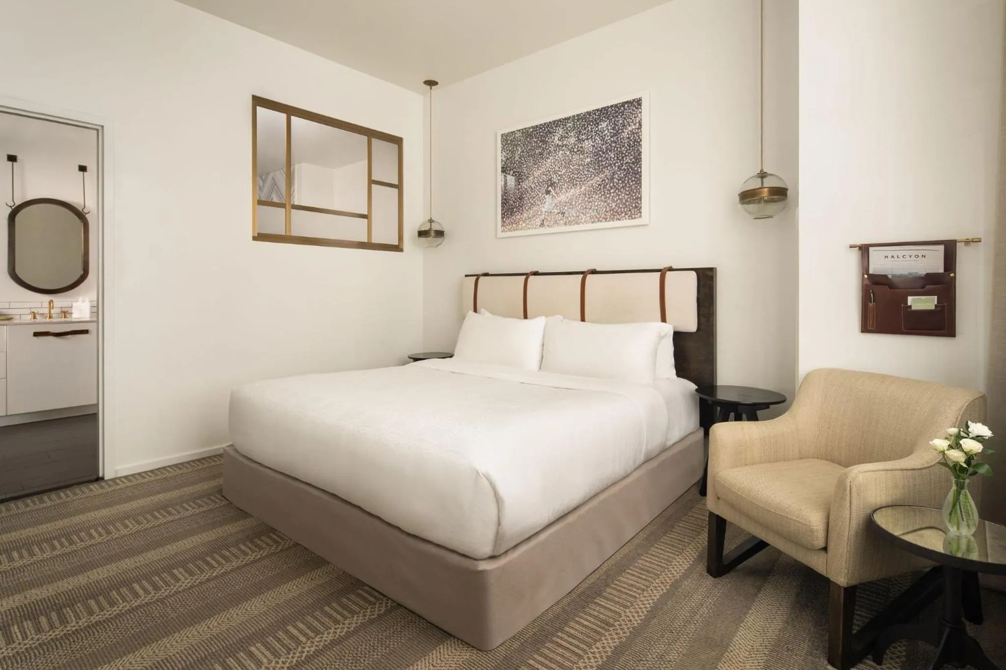 Photo of the whole room, Bed in Halcyon - A Hotel in Cherry Creek