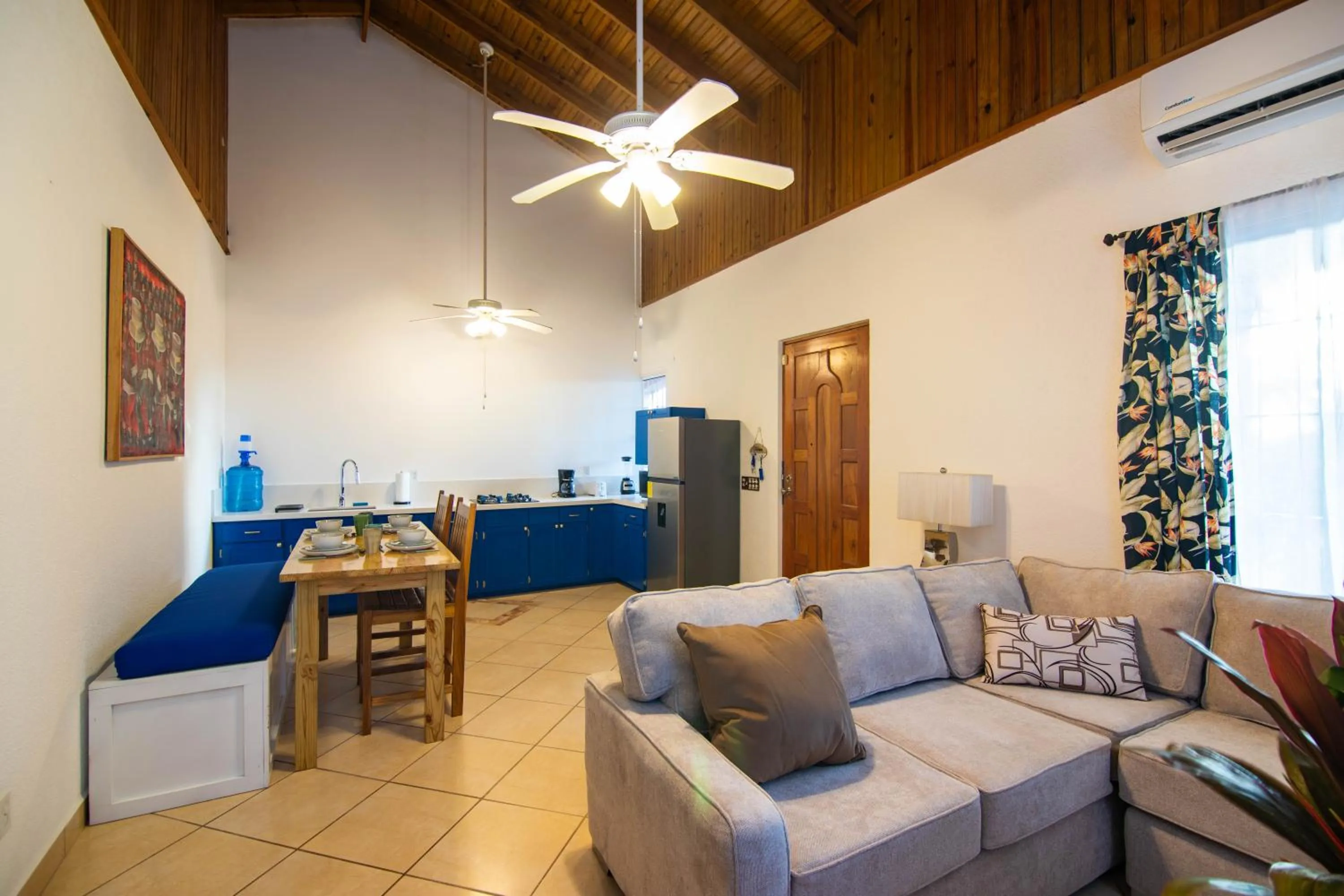 Living room in Seaside Inn Roatan