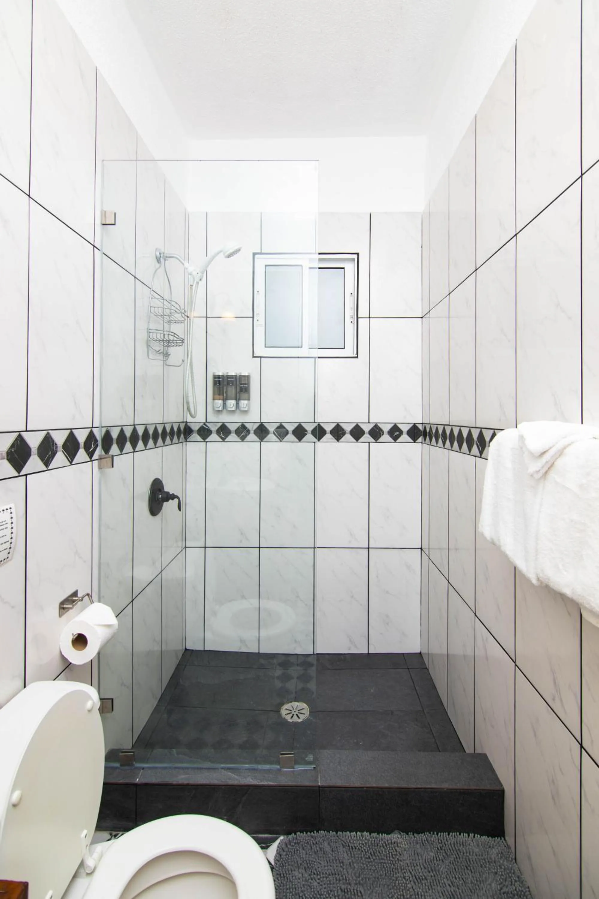 Bathroom in Seaside Inn Roatan