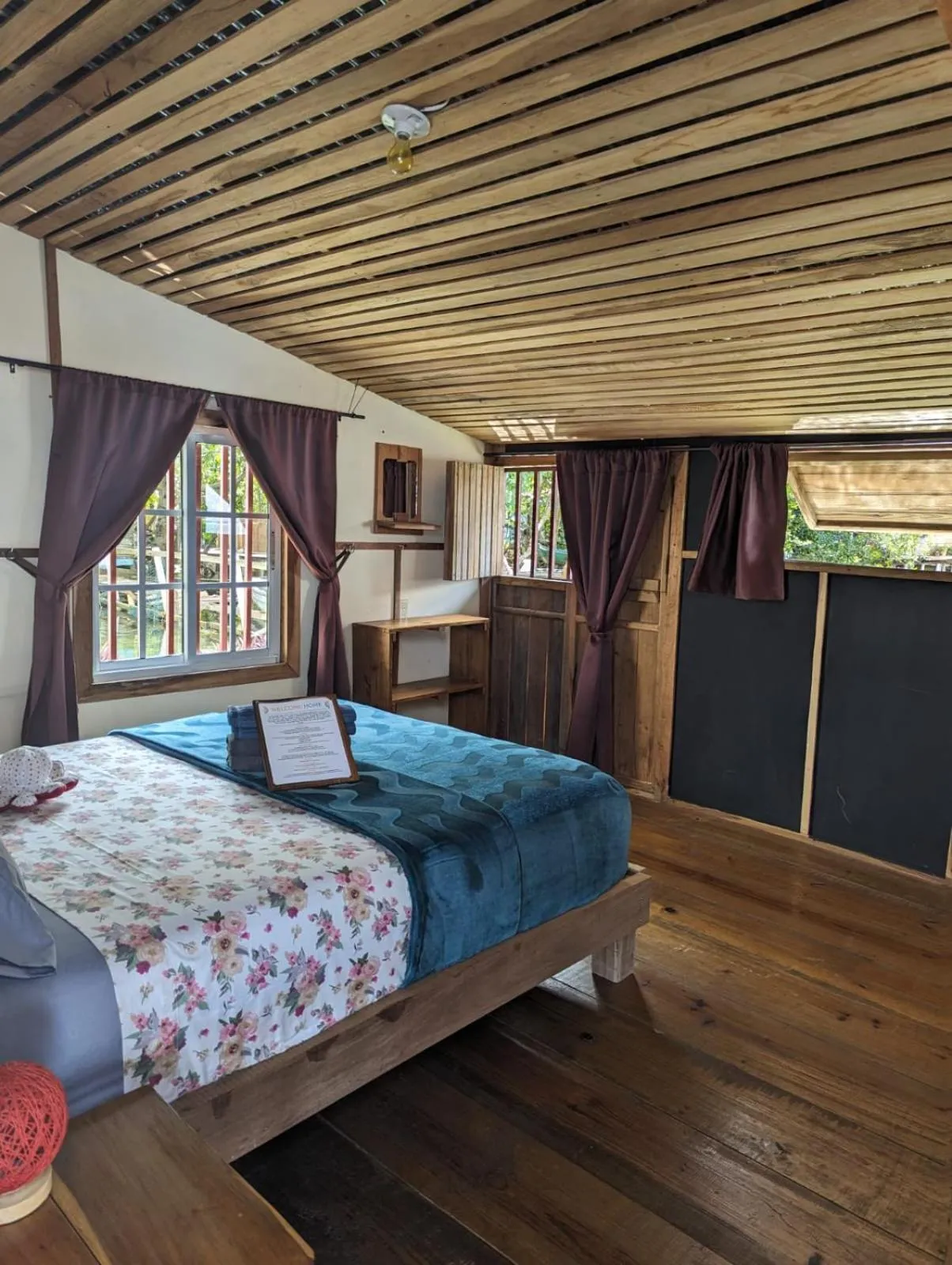 Bed in Barrbra BnB Over The Sea