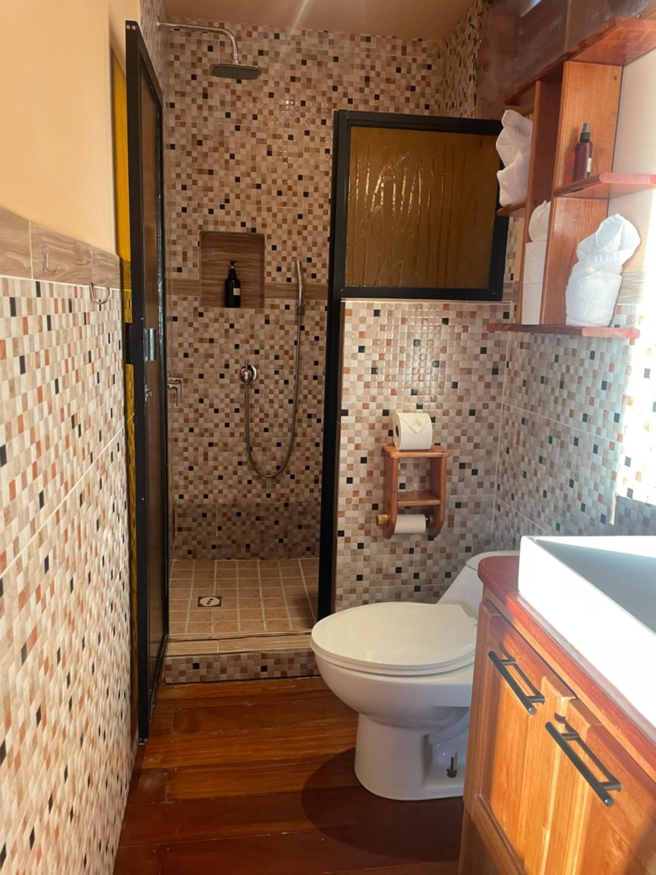 Shower in Barrbra BnB Over The Sea