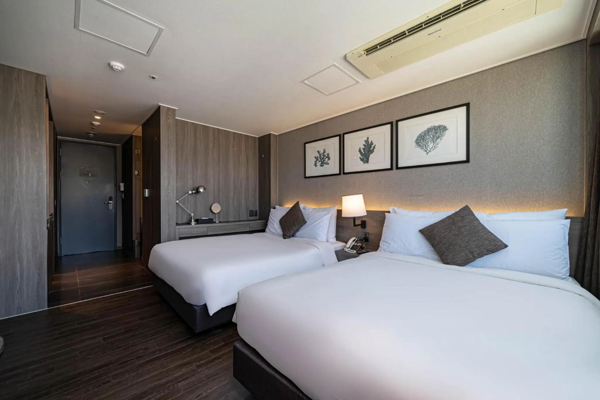 Bedroom, Bed in Kent Hotel Gwangalli by Kensington