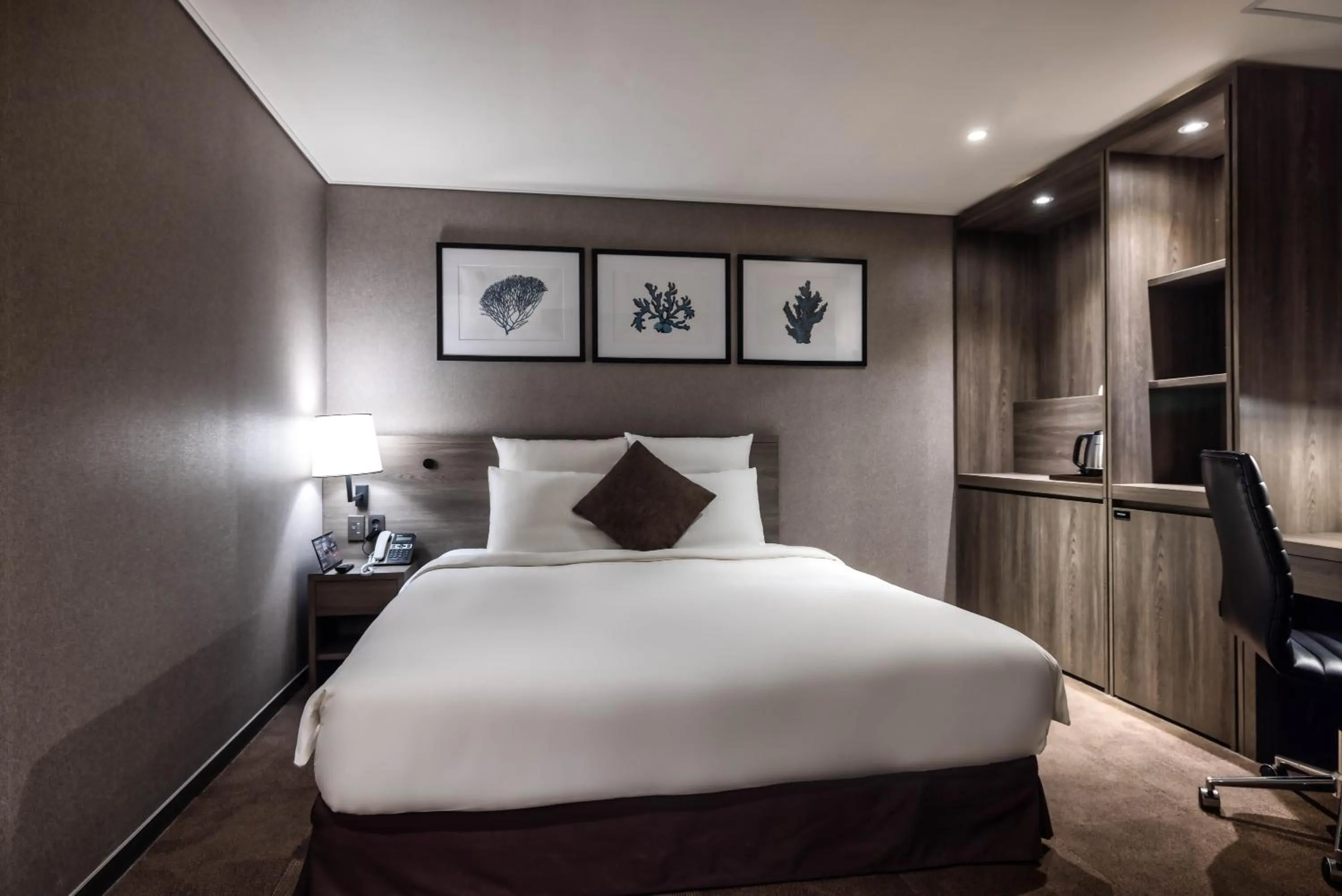 Bed in Kent Hotel Gwangalli by Kensington