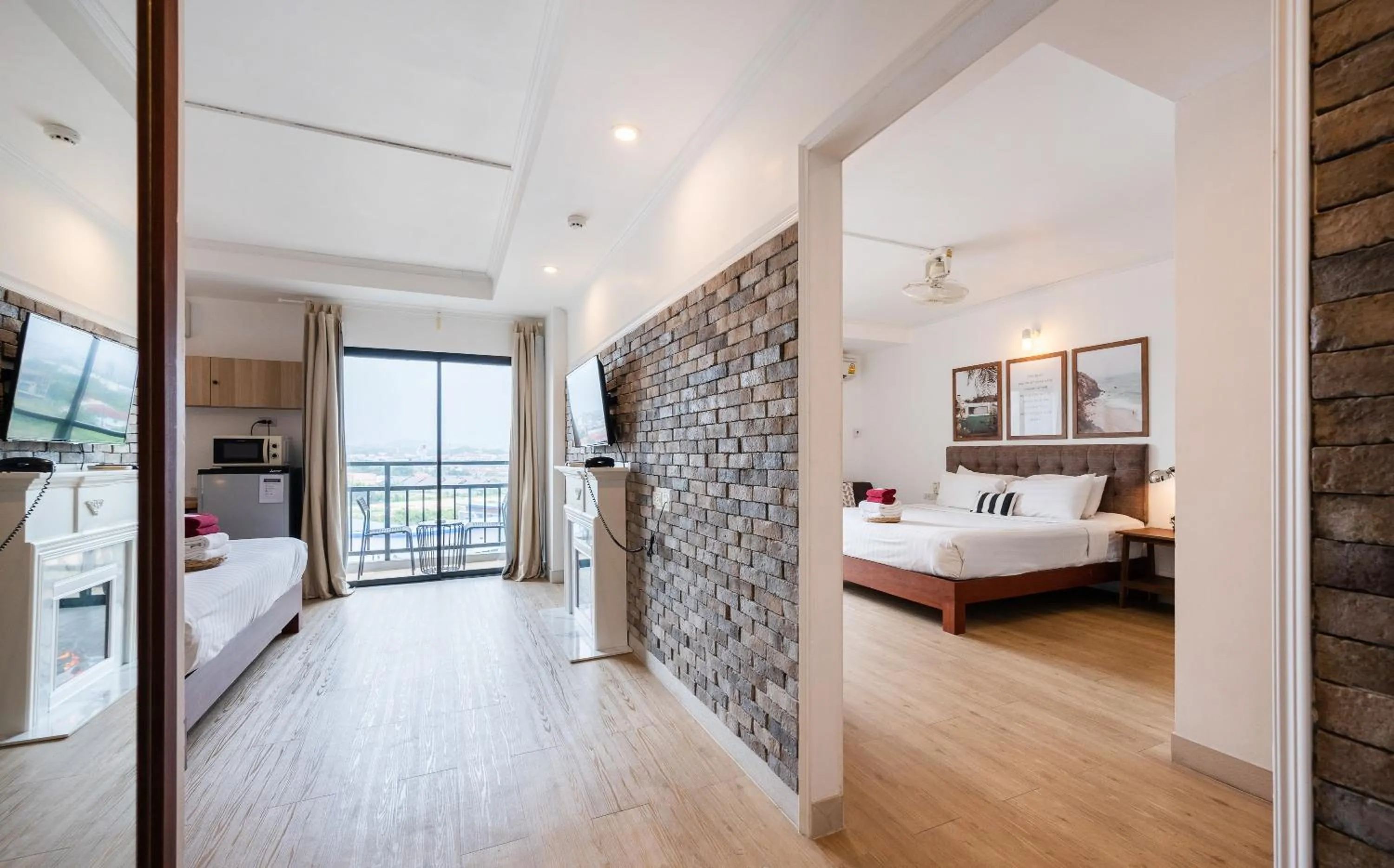 Bedroom, Bed in The Corner Lodge