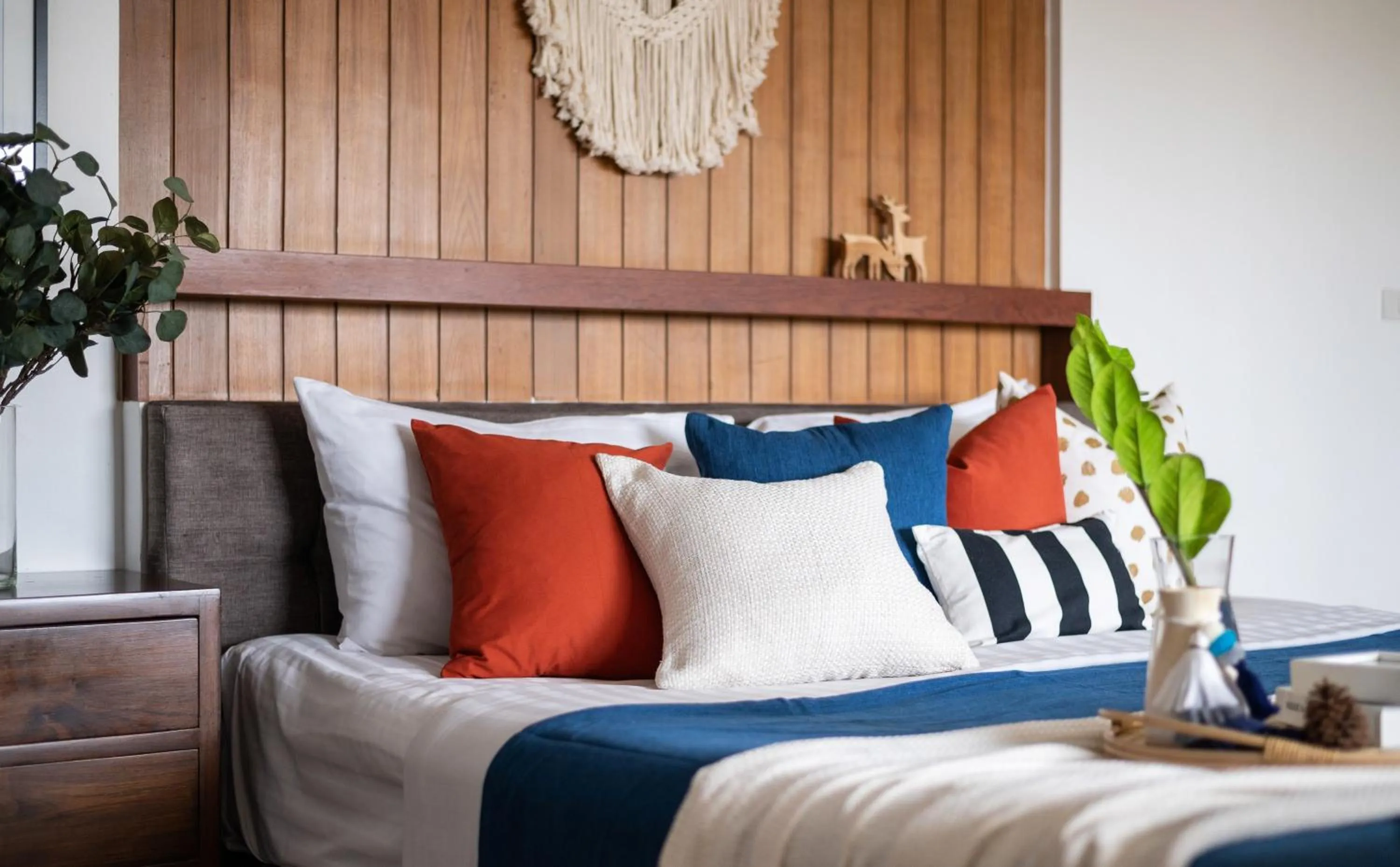 Bedroom, Bed in The Corner Lodge