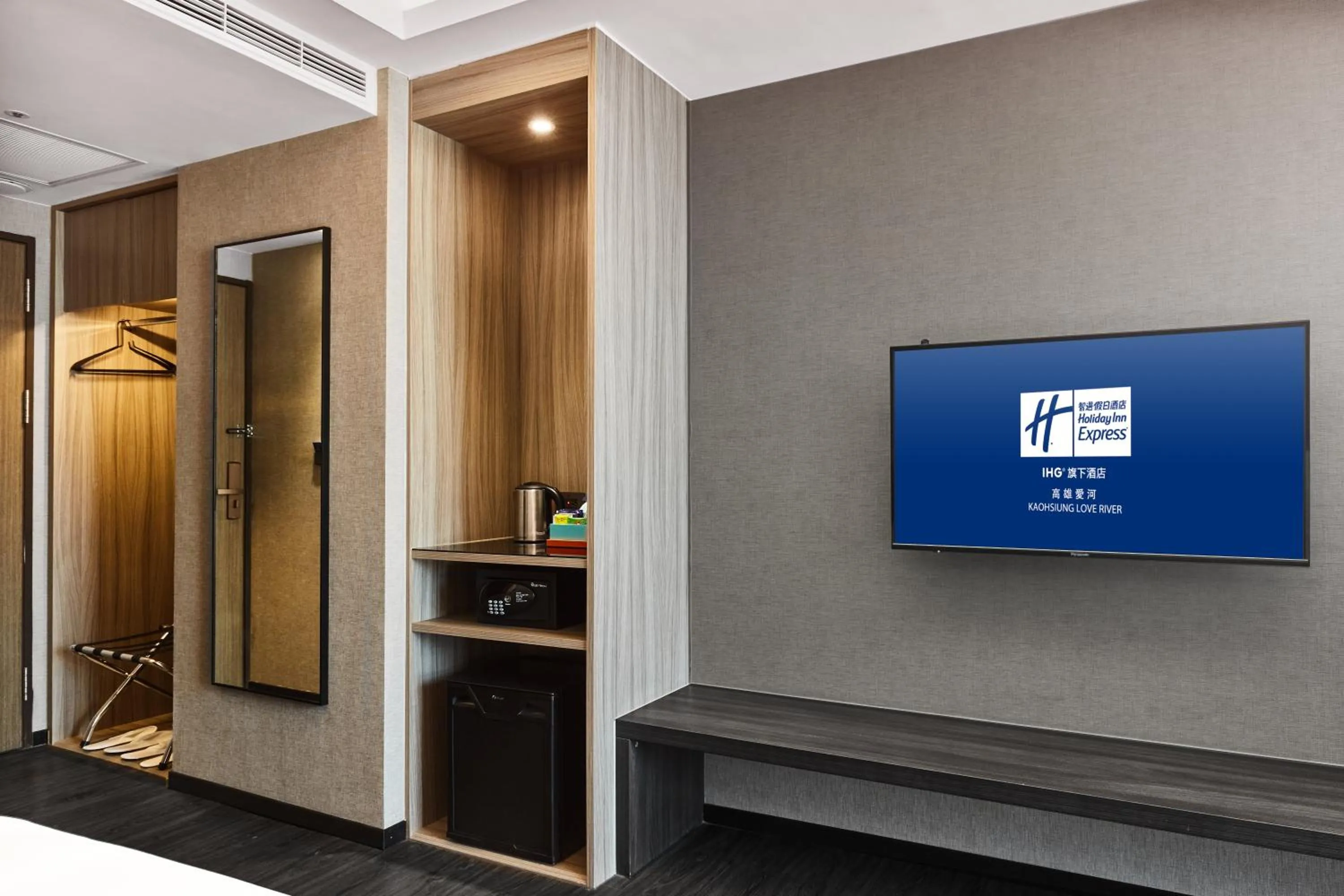 Photo of the whole room in Holiday Inn Express Kaohsiung Love River by IHG