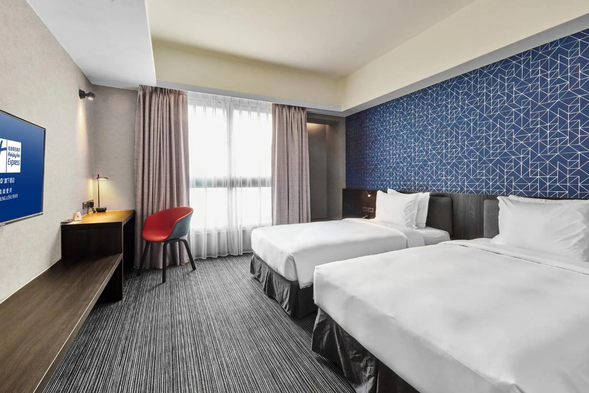 Photo of the whole room, Bed in Holiday Inn Express Kaohsiung Love River by IHG