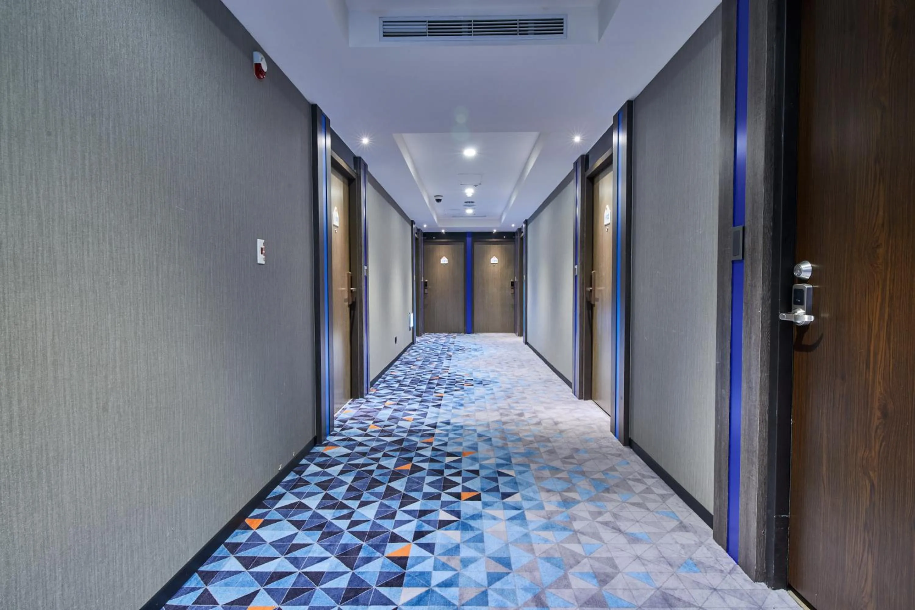 Lobby or reception, Bed in Holiday Inn Express Kaohsiung Love River by IHG