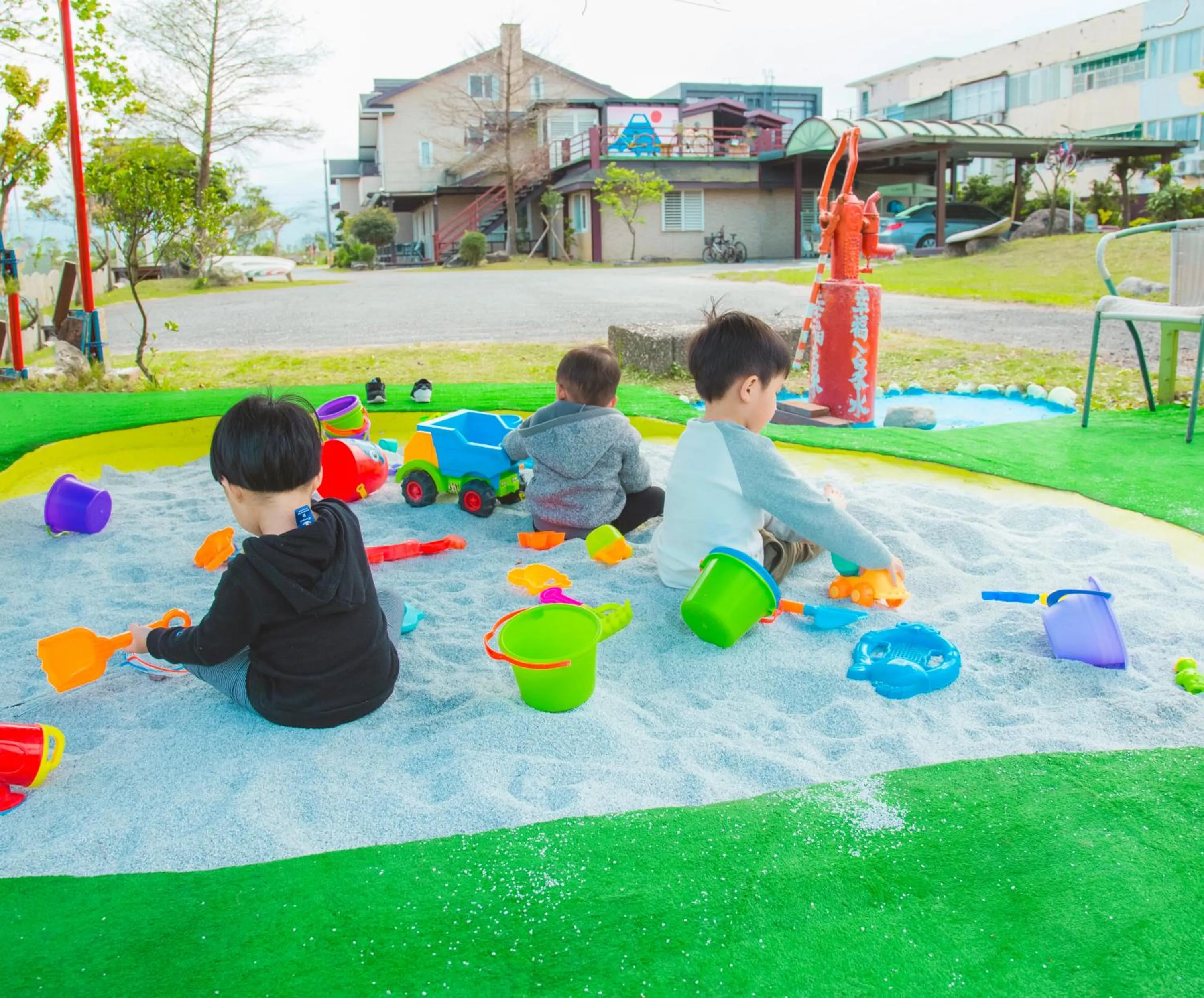Children play ground in Dong Shan He B&B