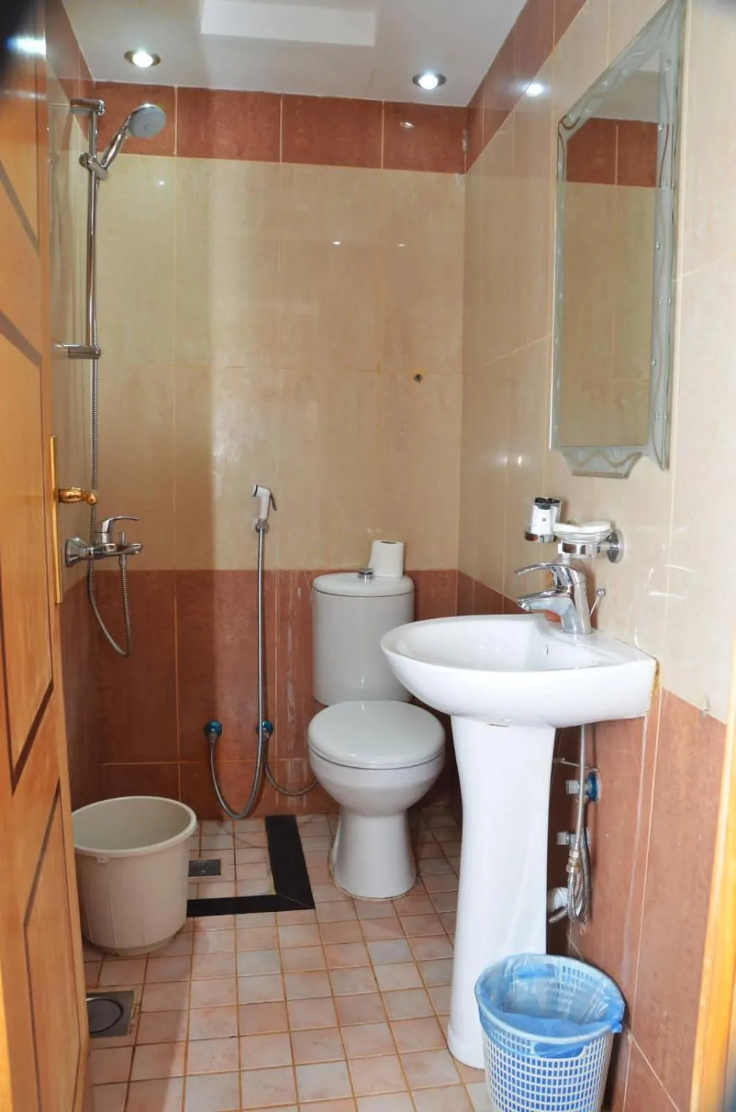 Bathroom in Hamad Saif Batal Hotel