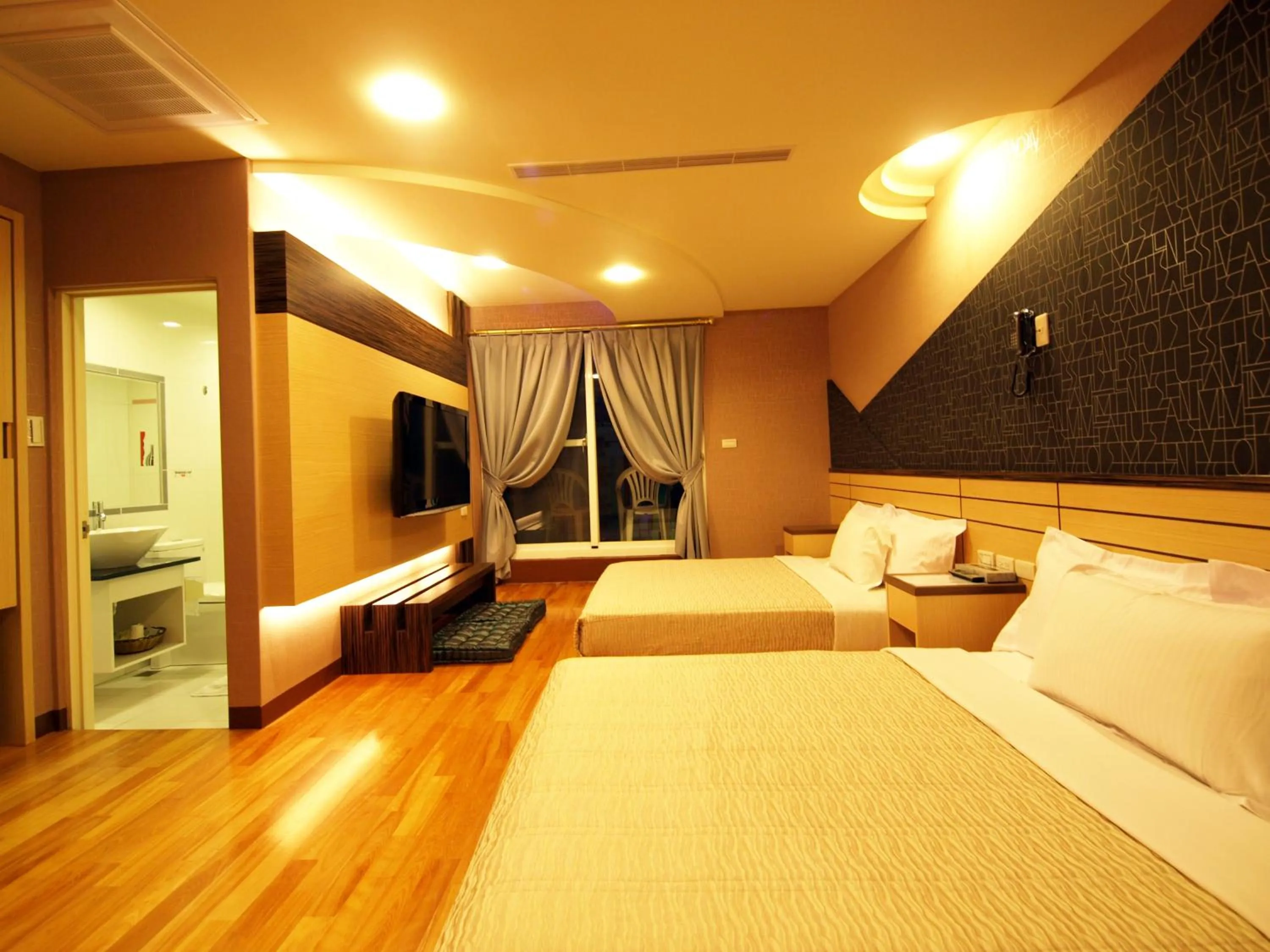 Photo of the whole room, Bed in Ibiza Inn Kenting II