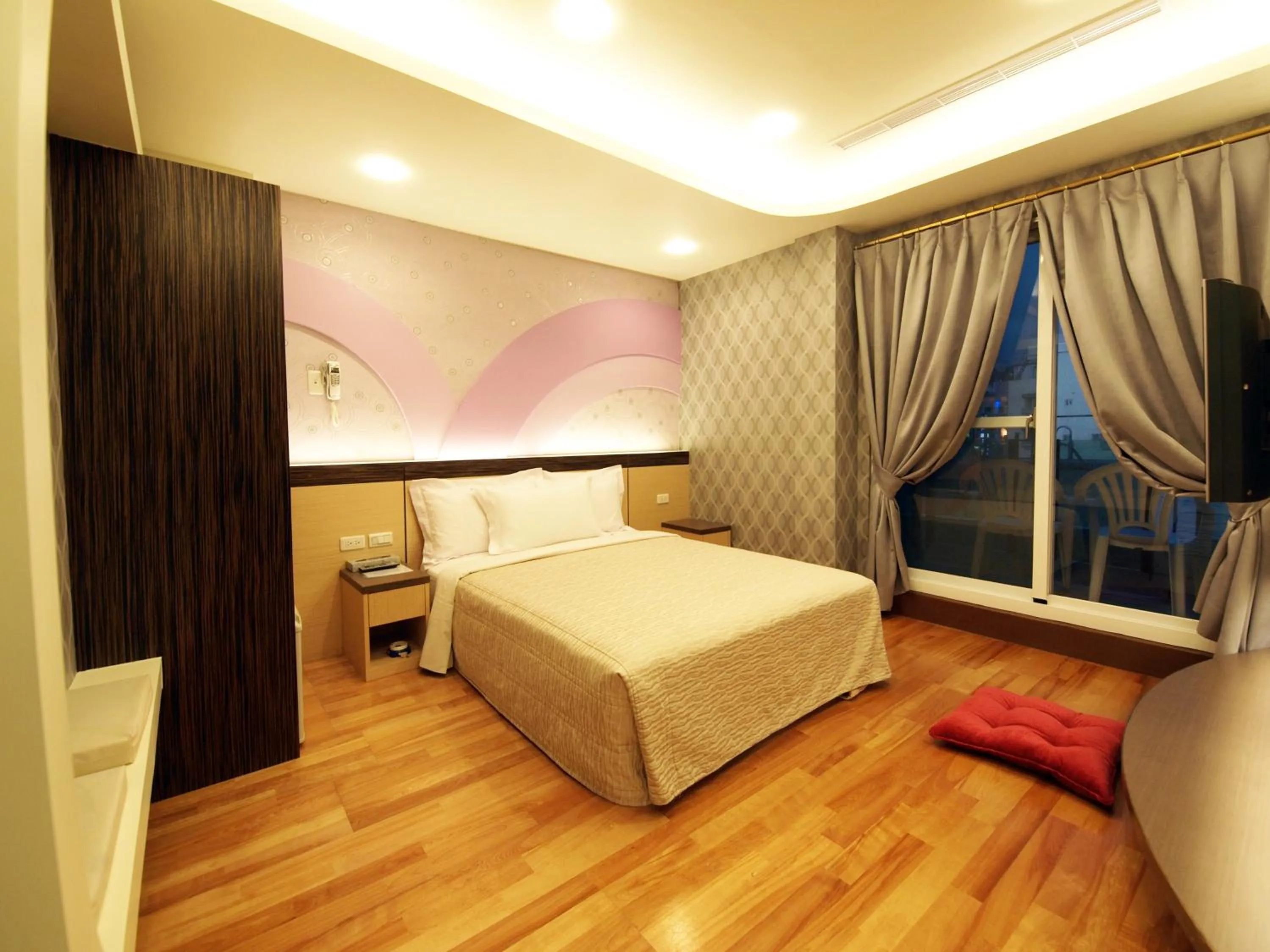 Photo of the whole room, Bed in Ibiza Inn Kenting II