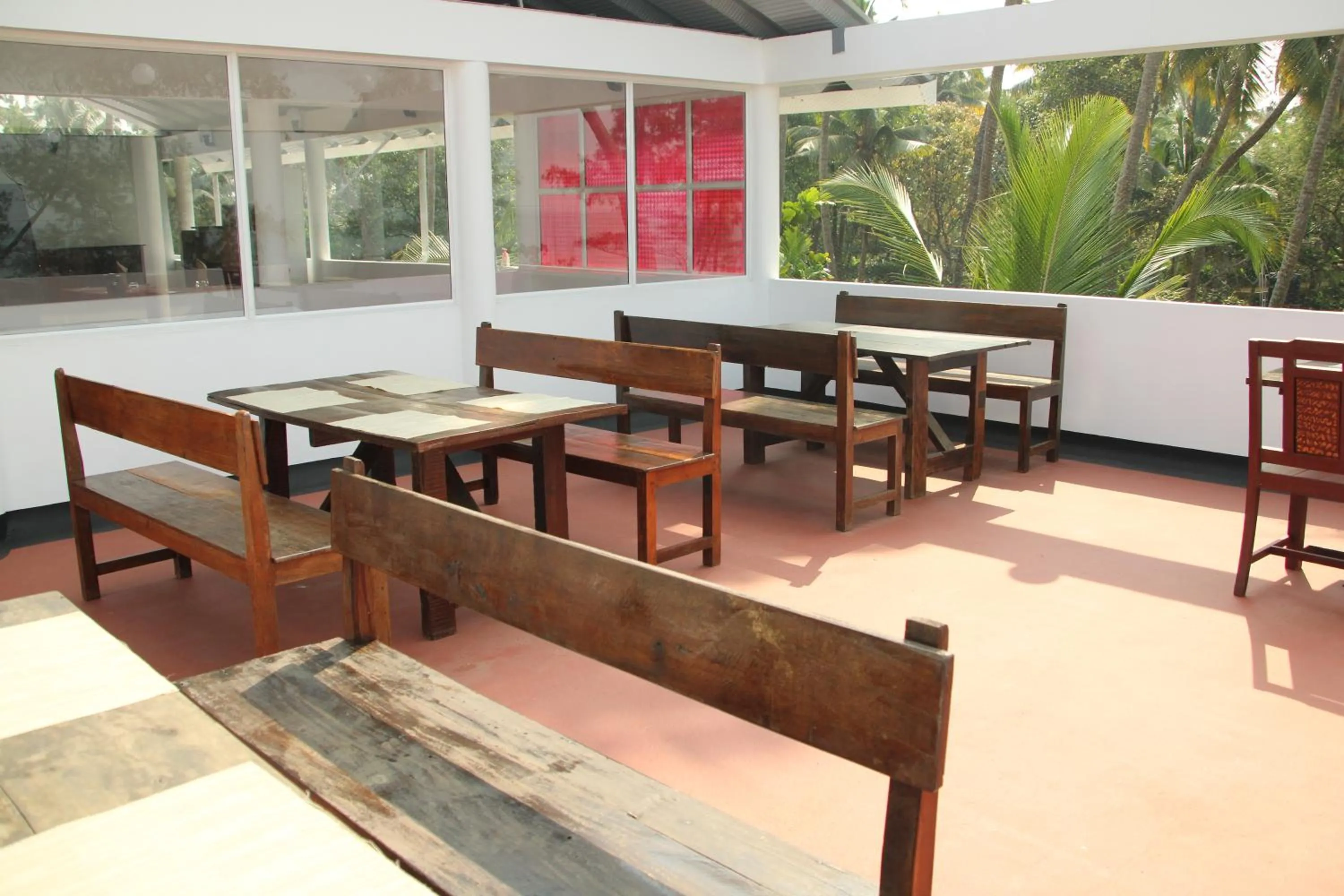 Restaurant/places to eat in Petit Elephant