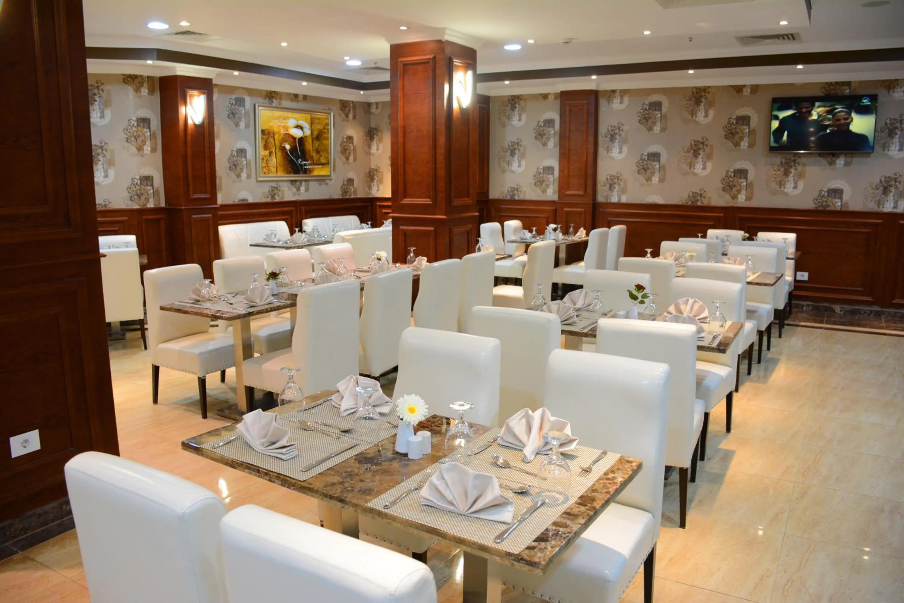 Restaurant/places to eat in Tolip Inn Maadi