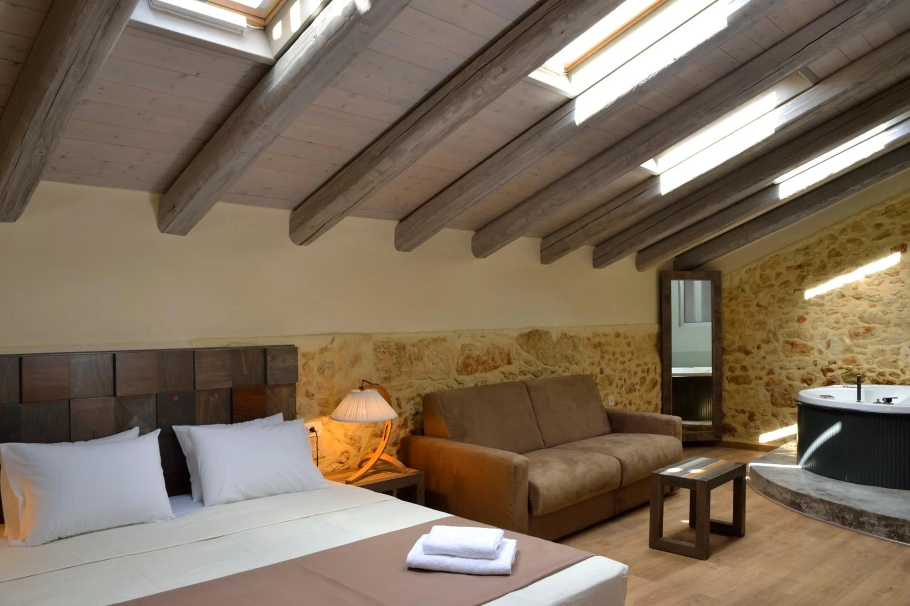 Day, Bed in Elia Kentron