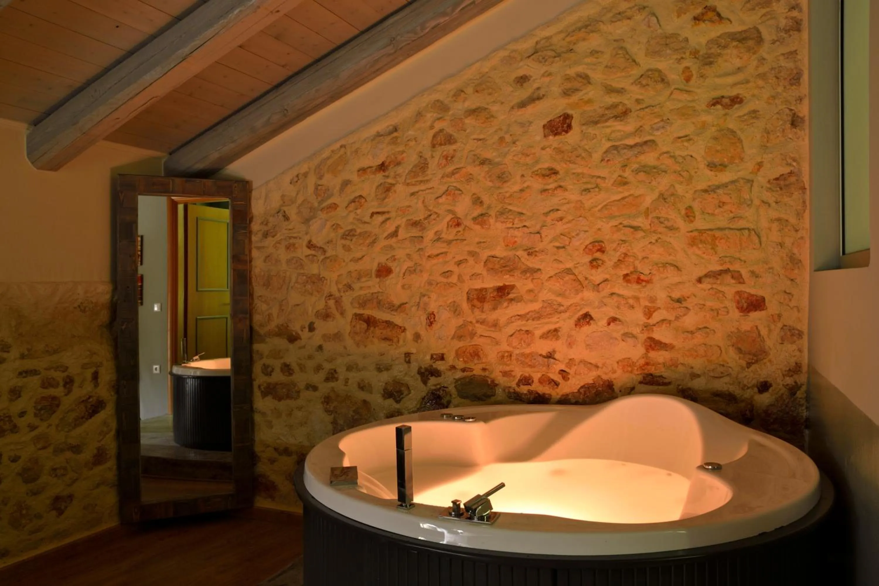 Hot Tub in Elia Kentron