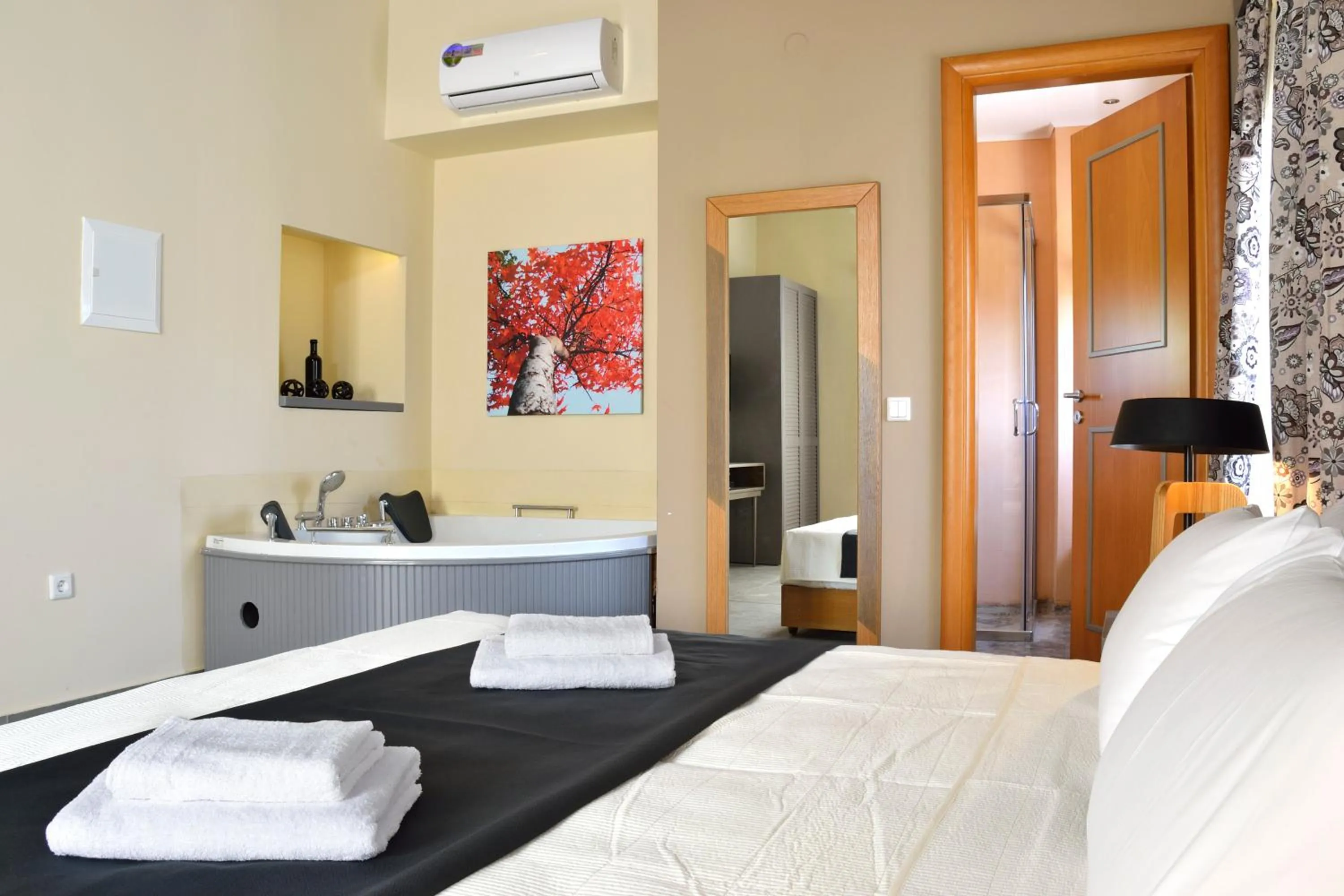 Toilet, Bed in Elia Kentron