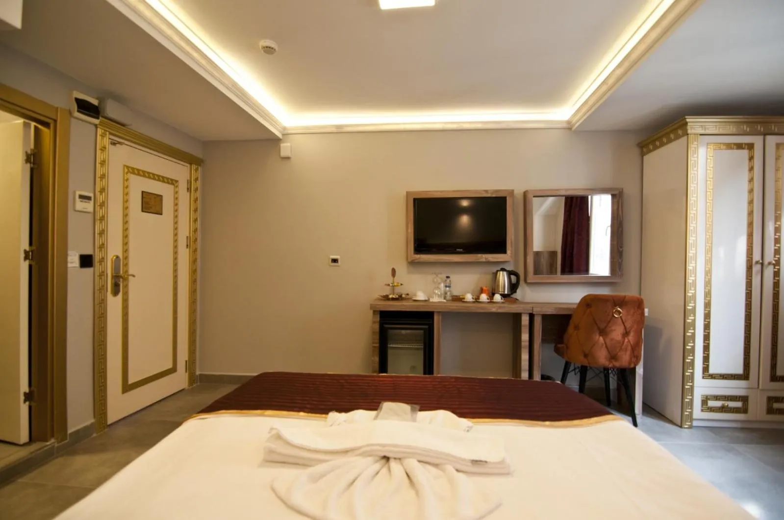 Photo of the whole room, Bed in Vali Konak Hotel Nişantaşı