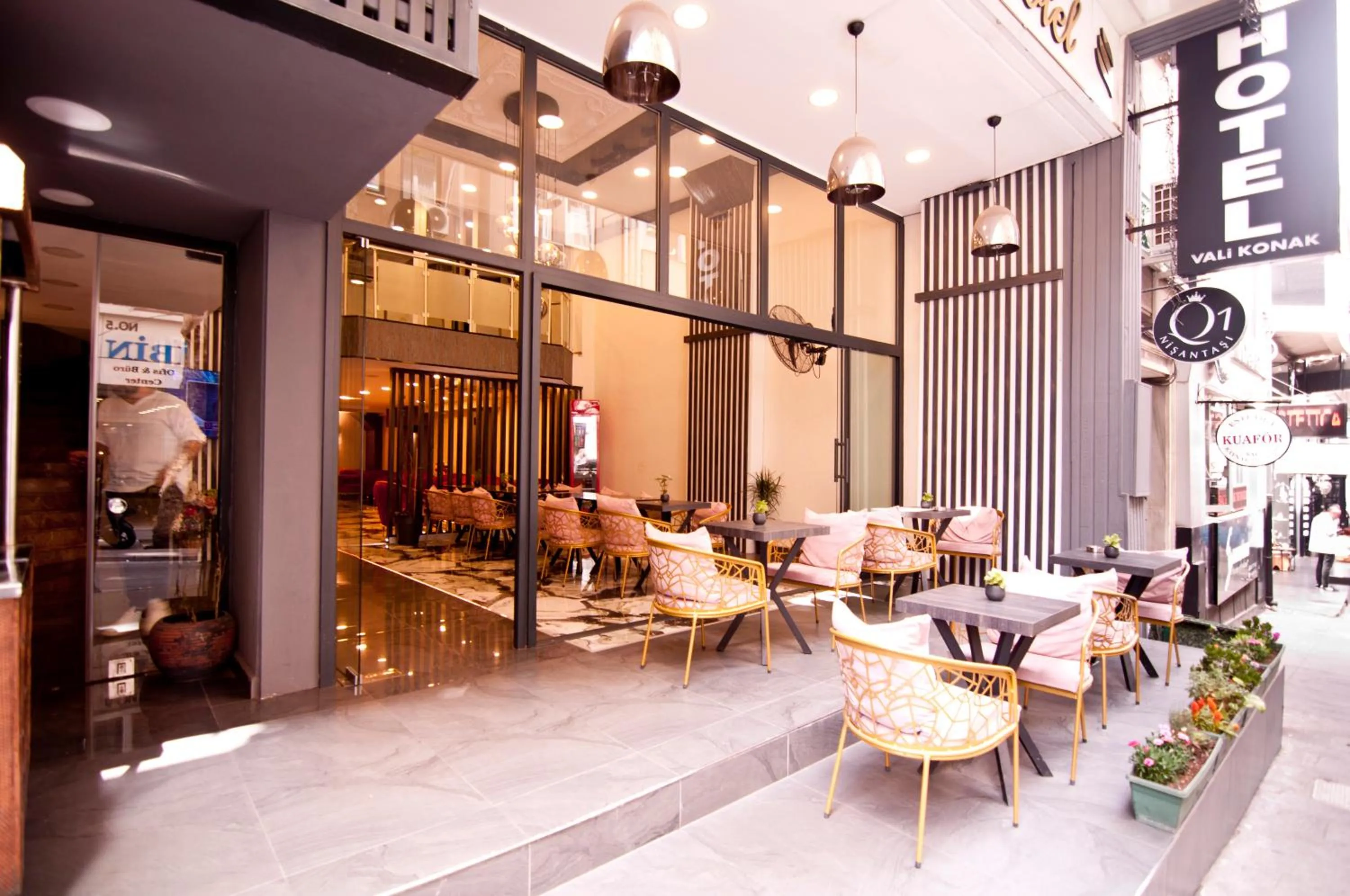 Restaurant/places to eat in Vali Konak Hotel Nişantaşı