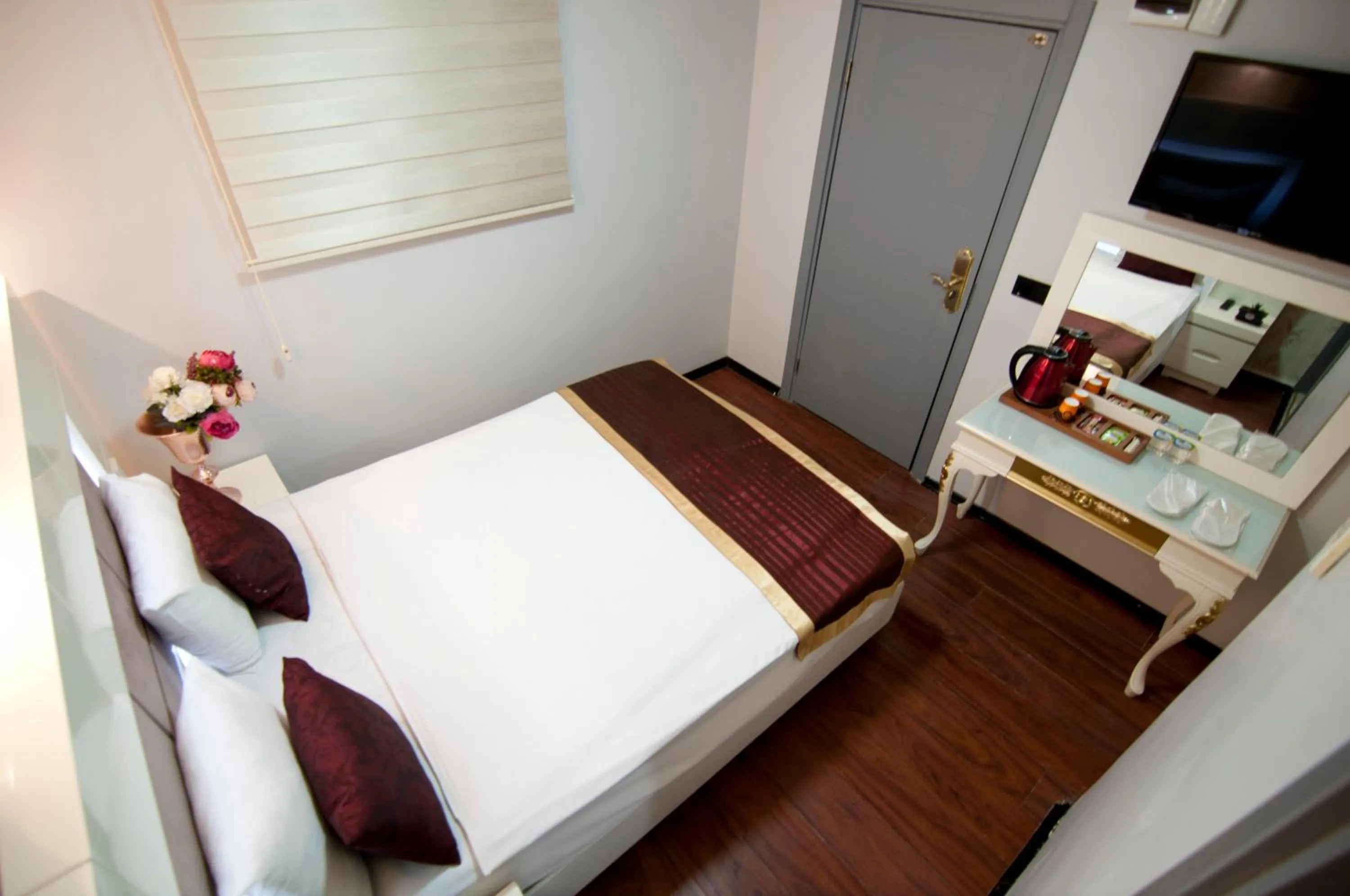 Photo of the whole room, Bed in Vali Konak Hotel Nişantaşı