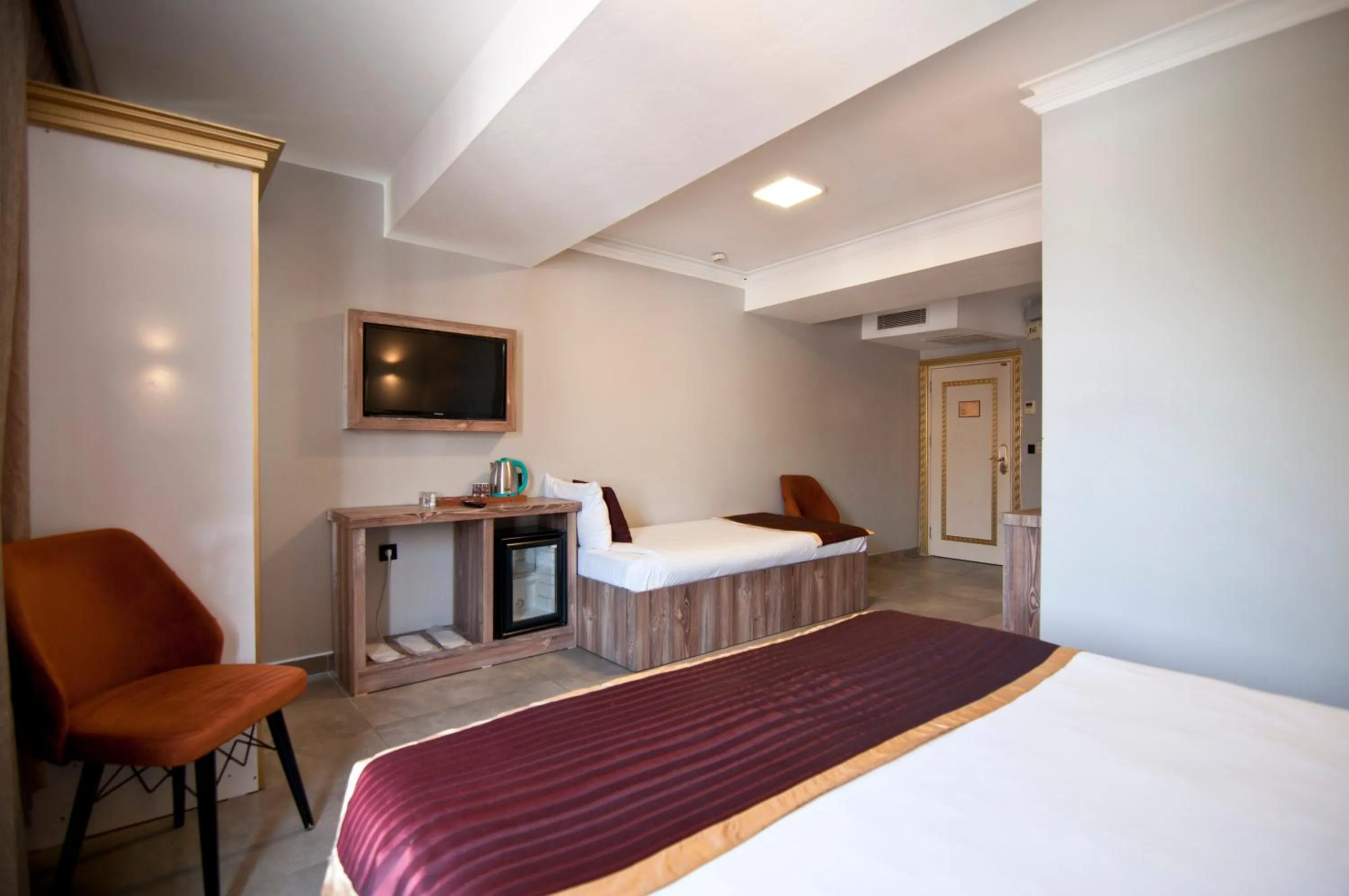 Photo of the whole room, Bed in Vali Konak Hotel Nişantaşı