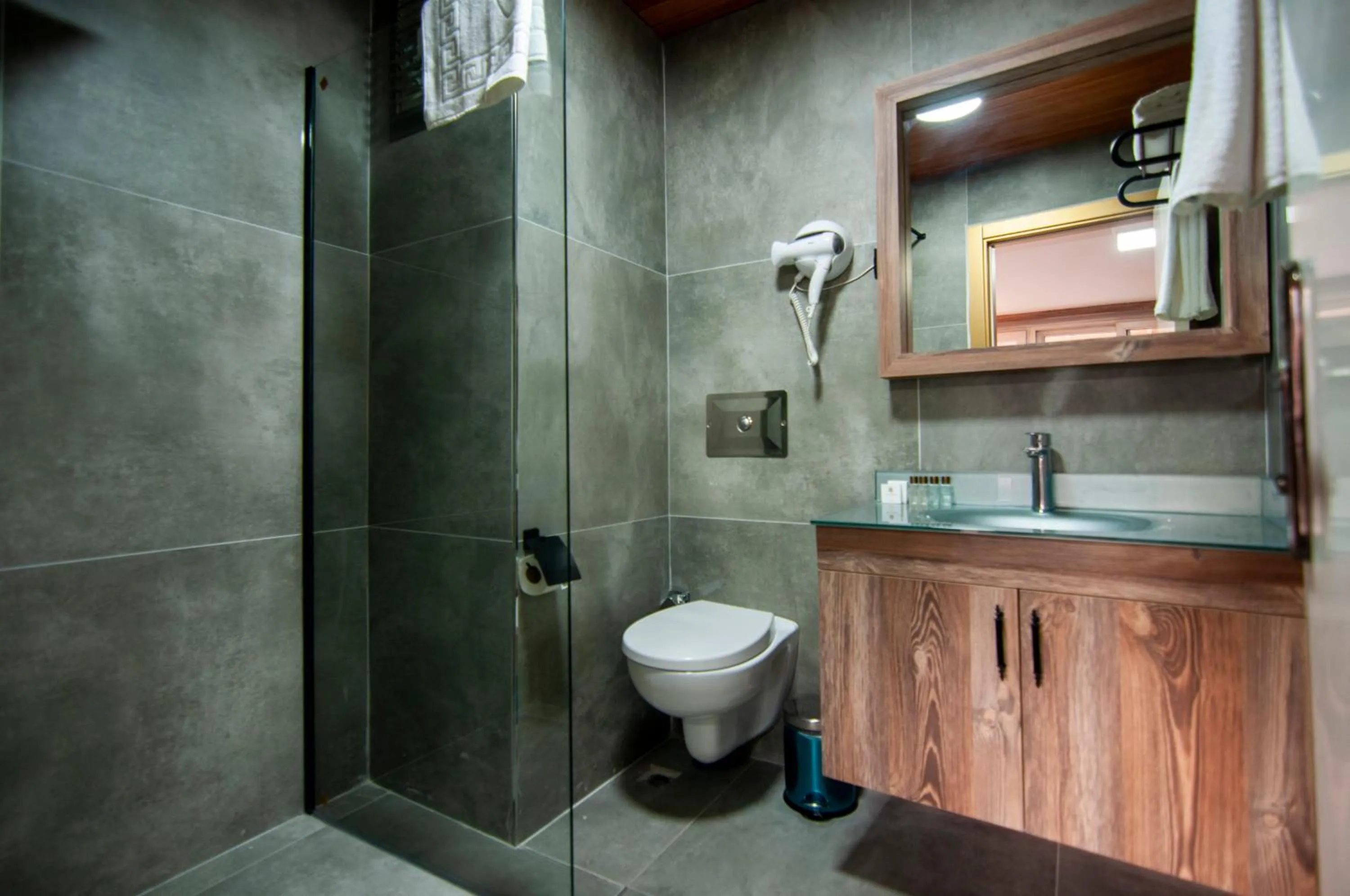 Shower in Vali Konak Hotel Nişantaşı