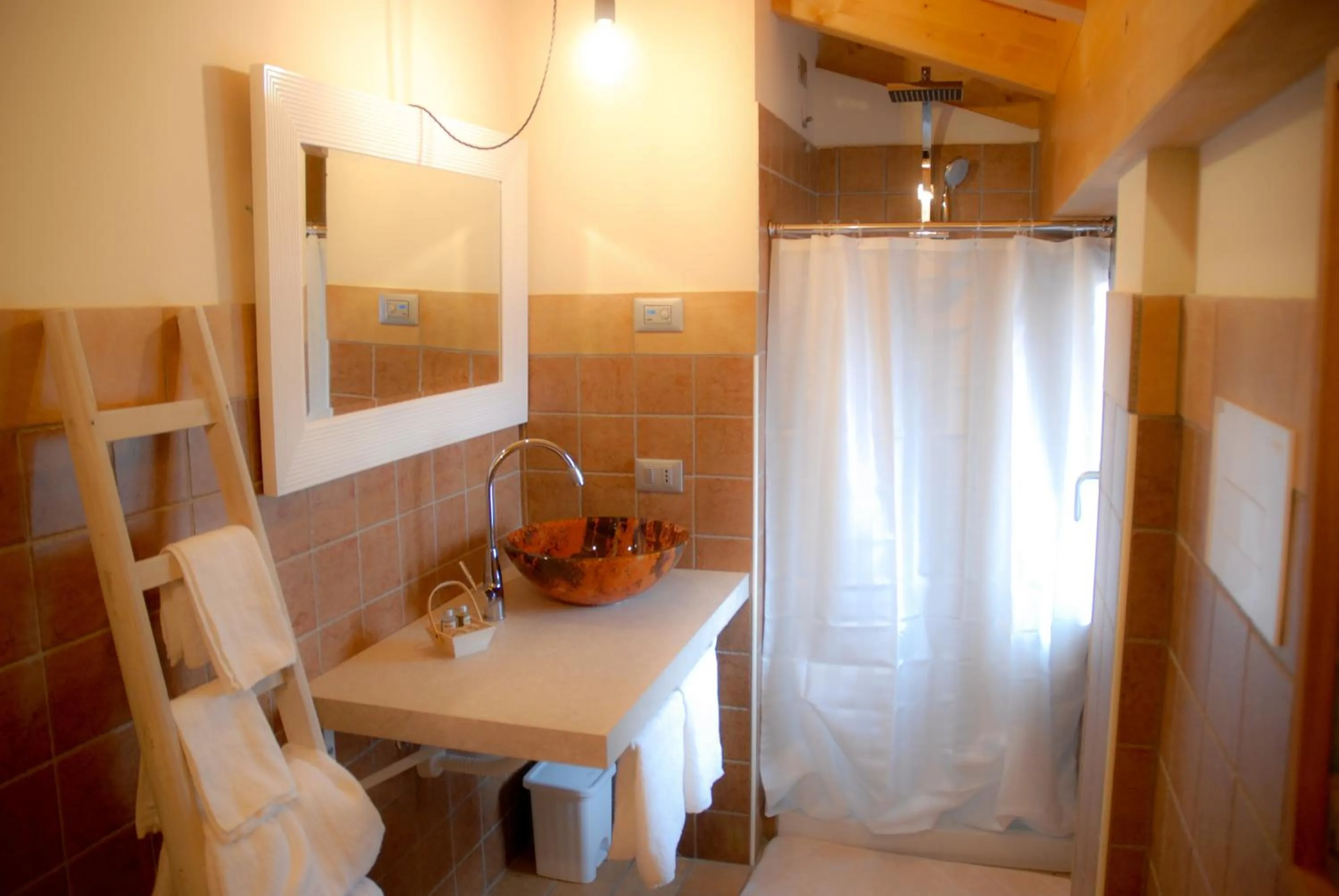 Bathroom in Art Gallery Rooms