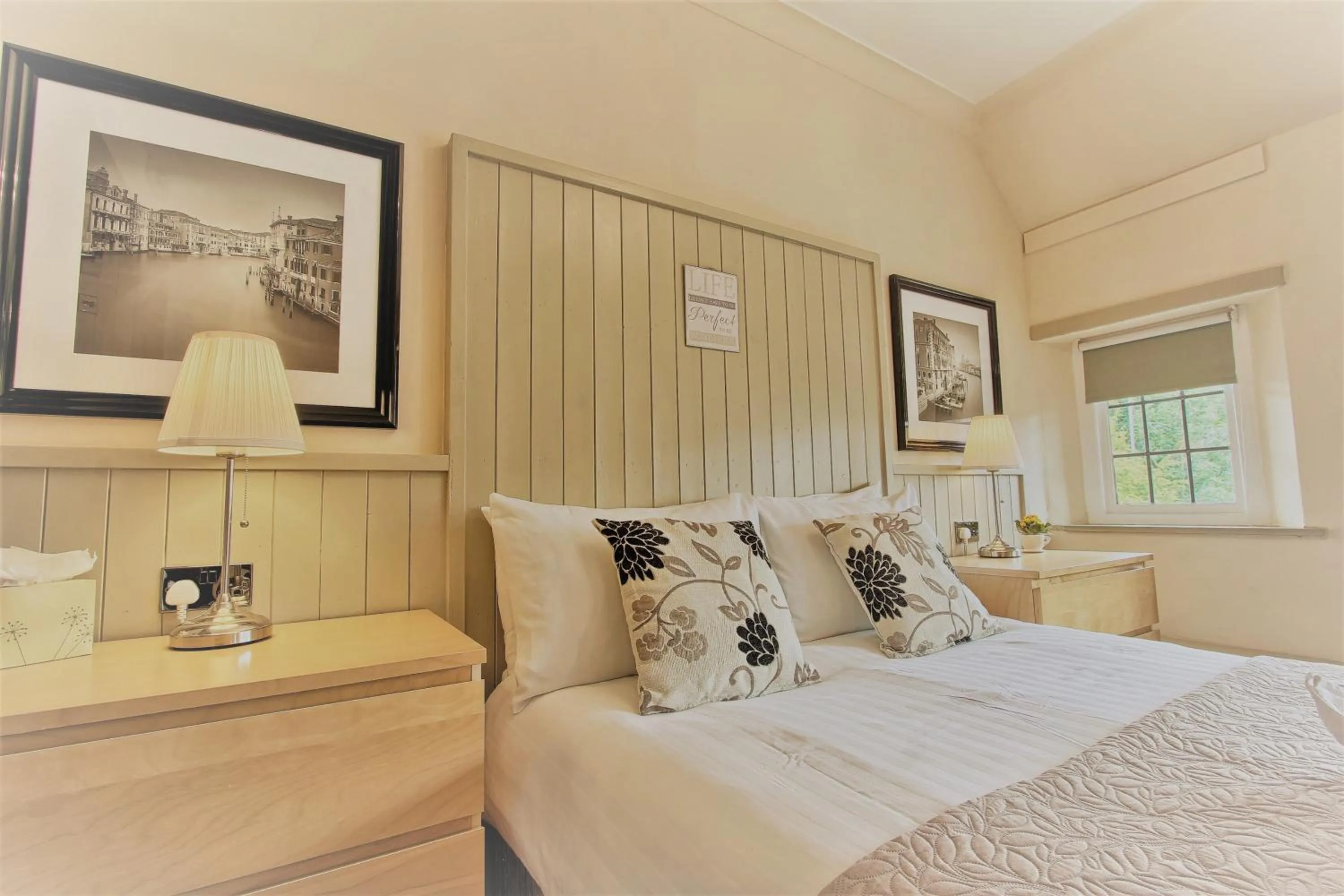 Bedroom in The Stockton Arms Hotel