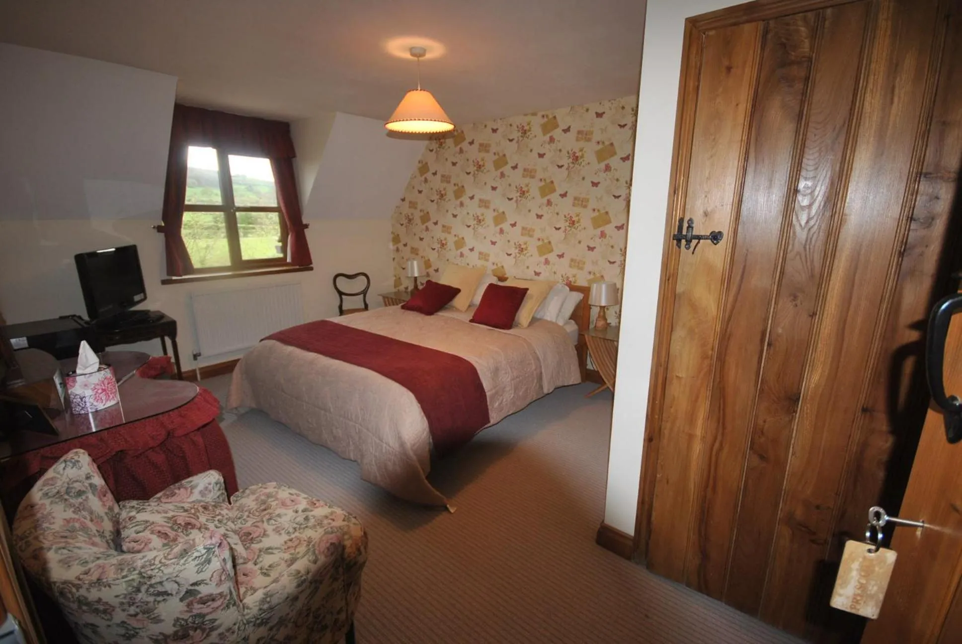 Bedroom, Bed in Elms Farm