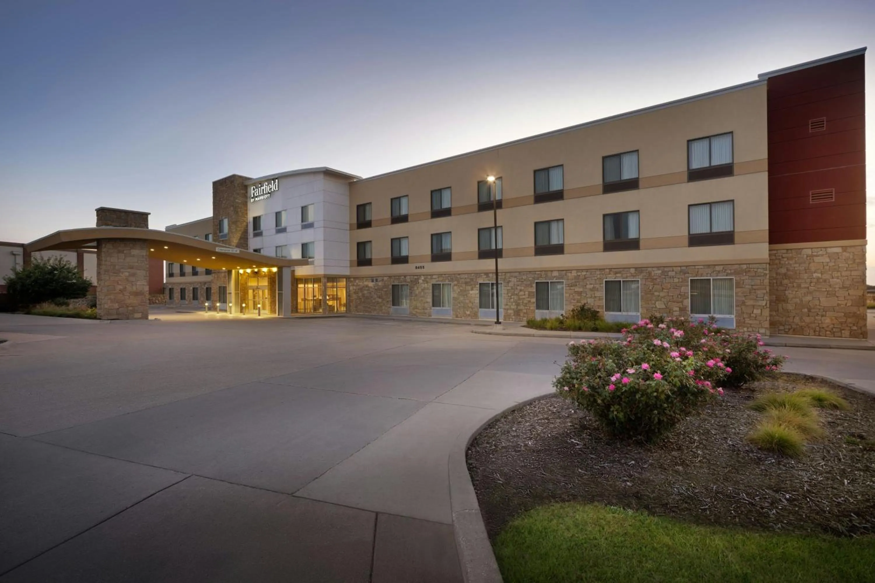 Property building in Fairfield Inn & Suites by Marriott Lincoln Southeast