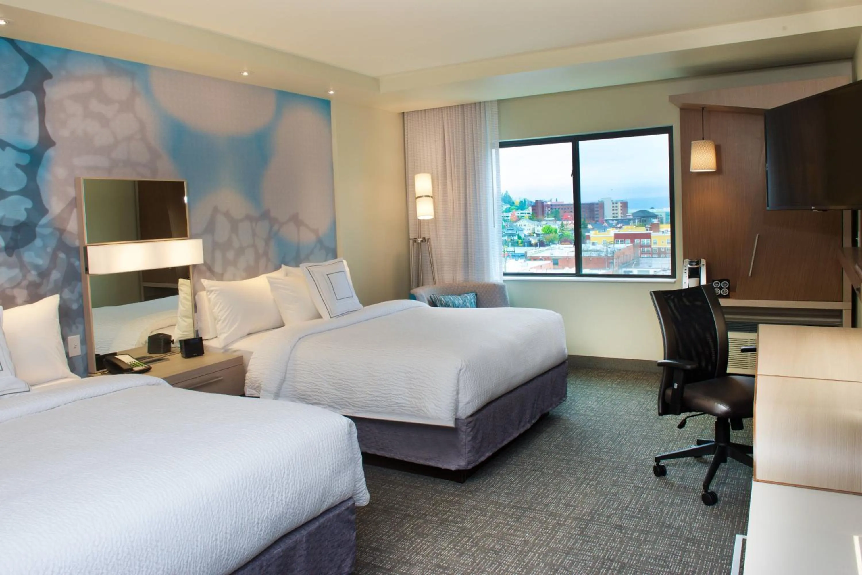 Photo of the whole room, Bed in Courtyard by Marriott Seattle Everett Downtown