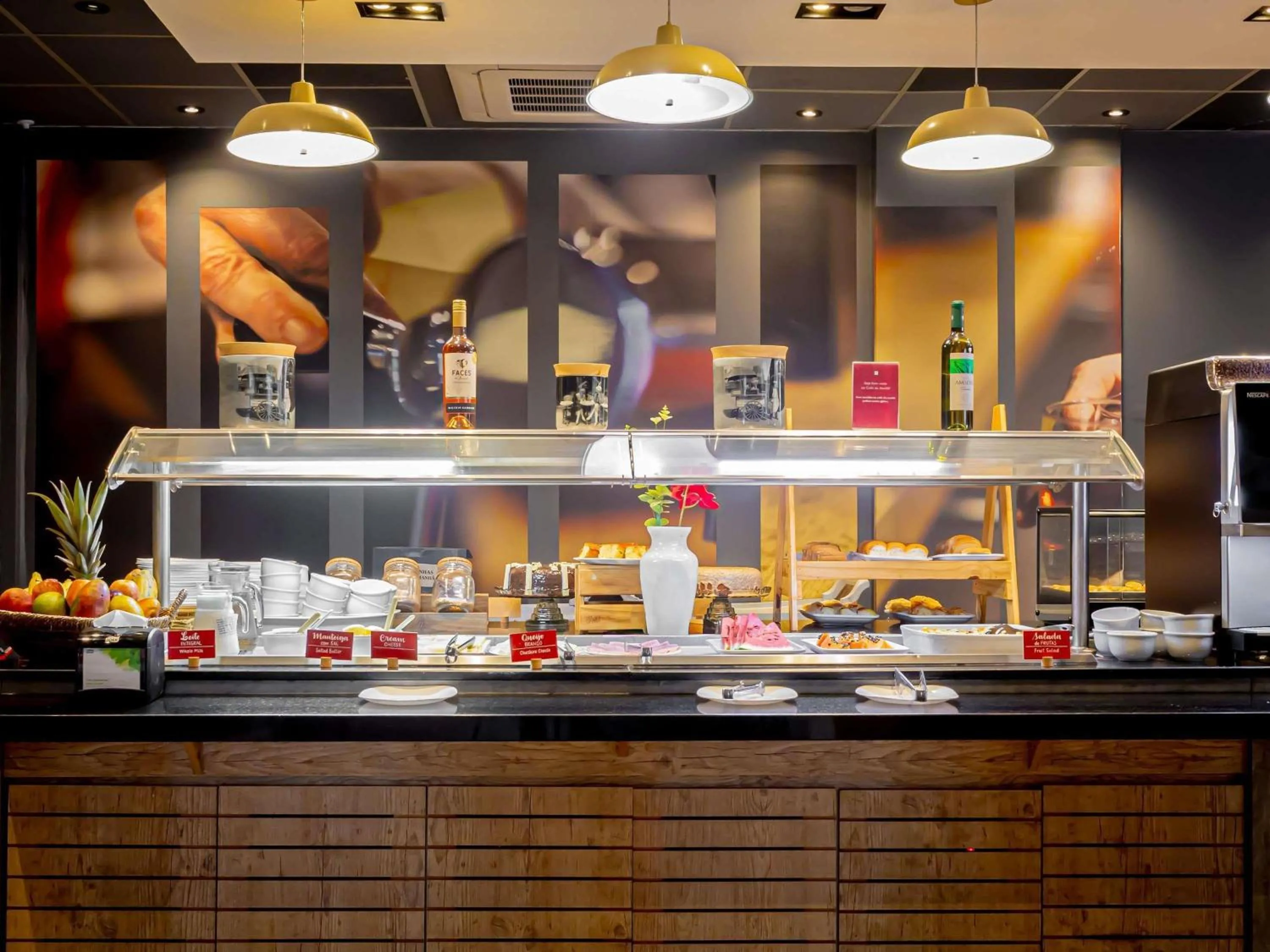 Restaurant/places to eat in ibis Macae