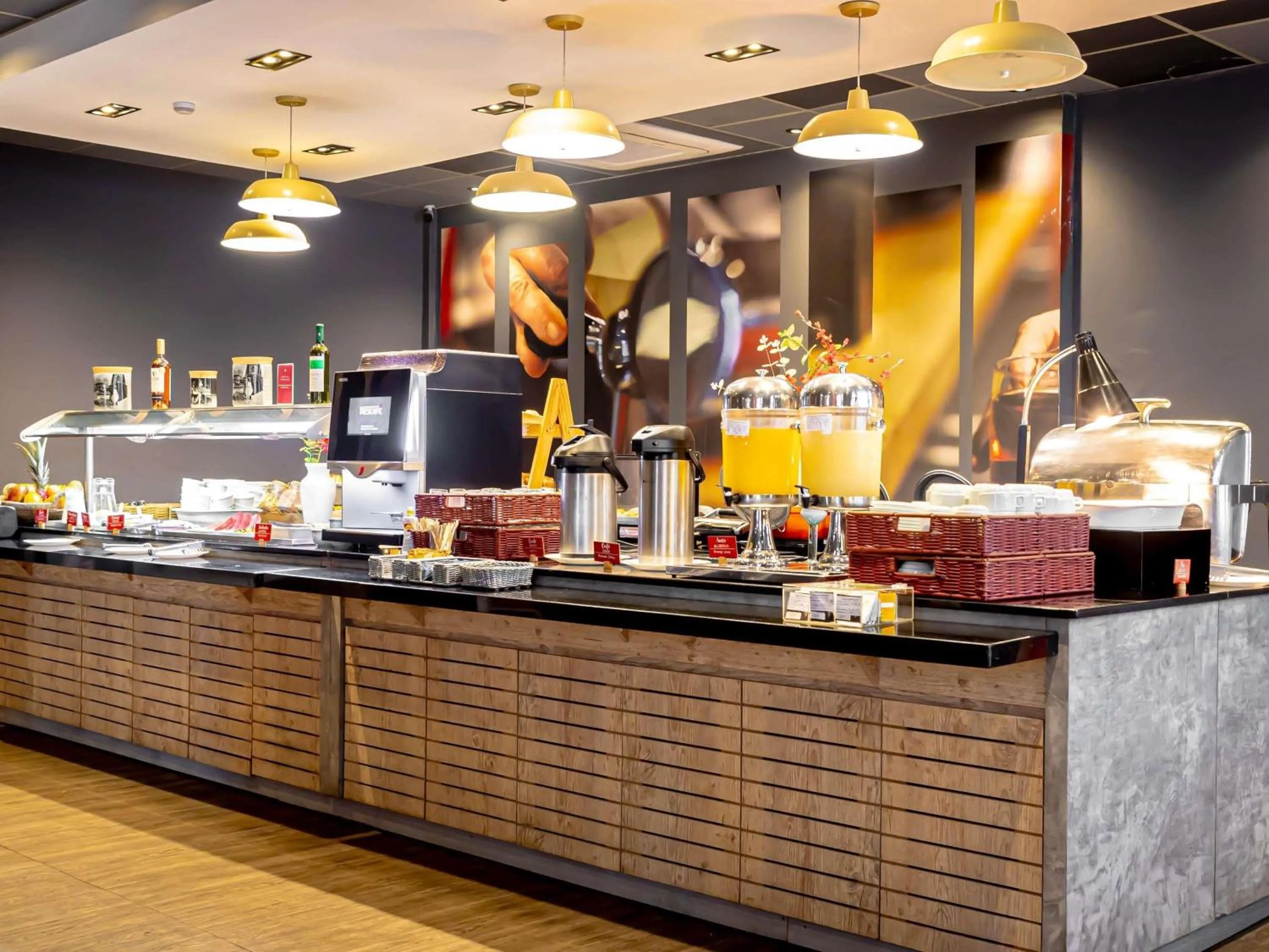 Restaurant/places to eat in ibis Macae