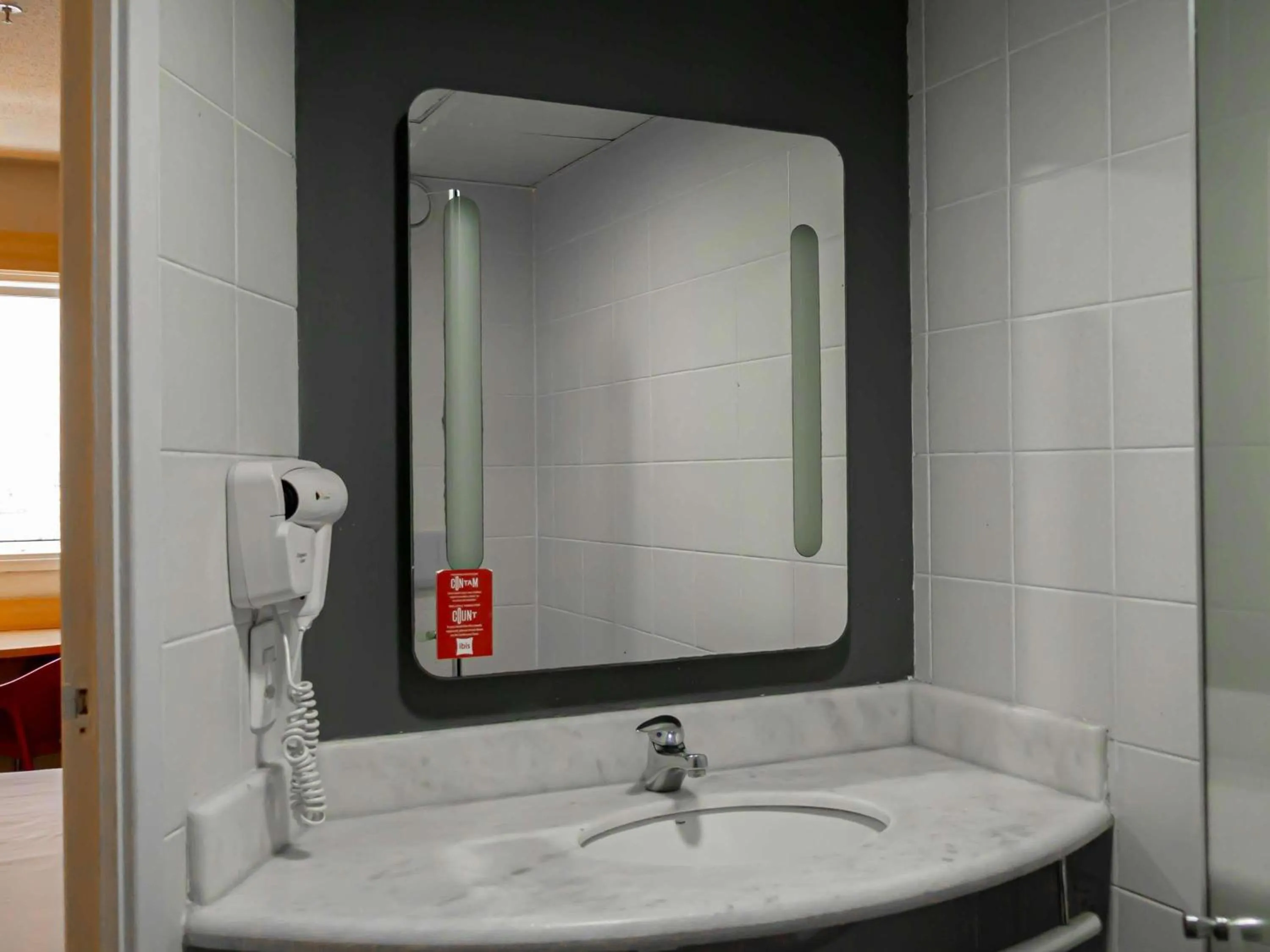 Bedroom in ibis Macae