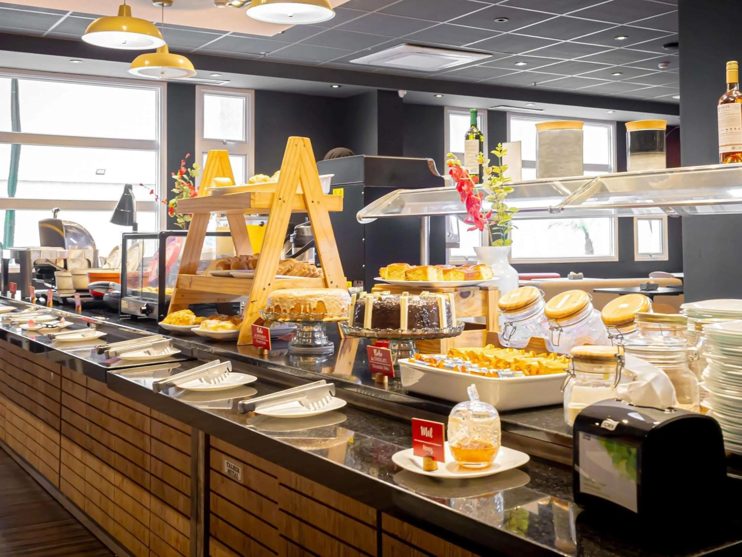 Restaurant/places to eat in ibis Macae