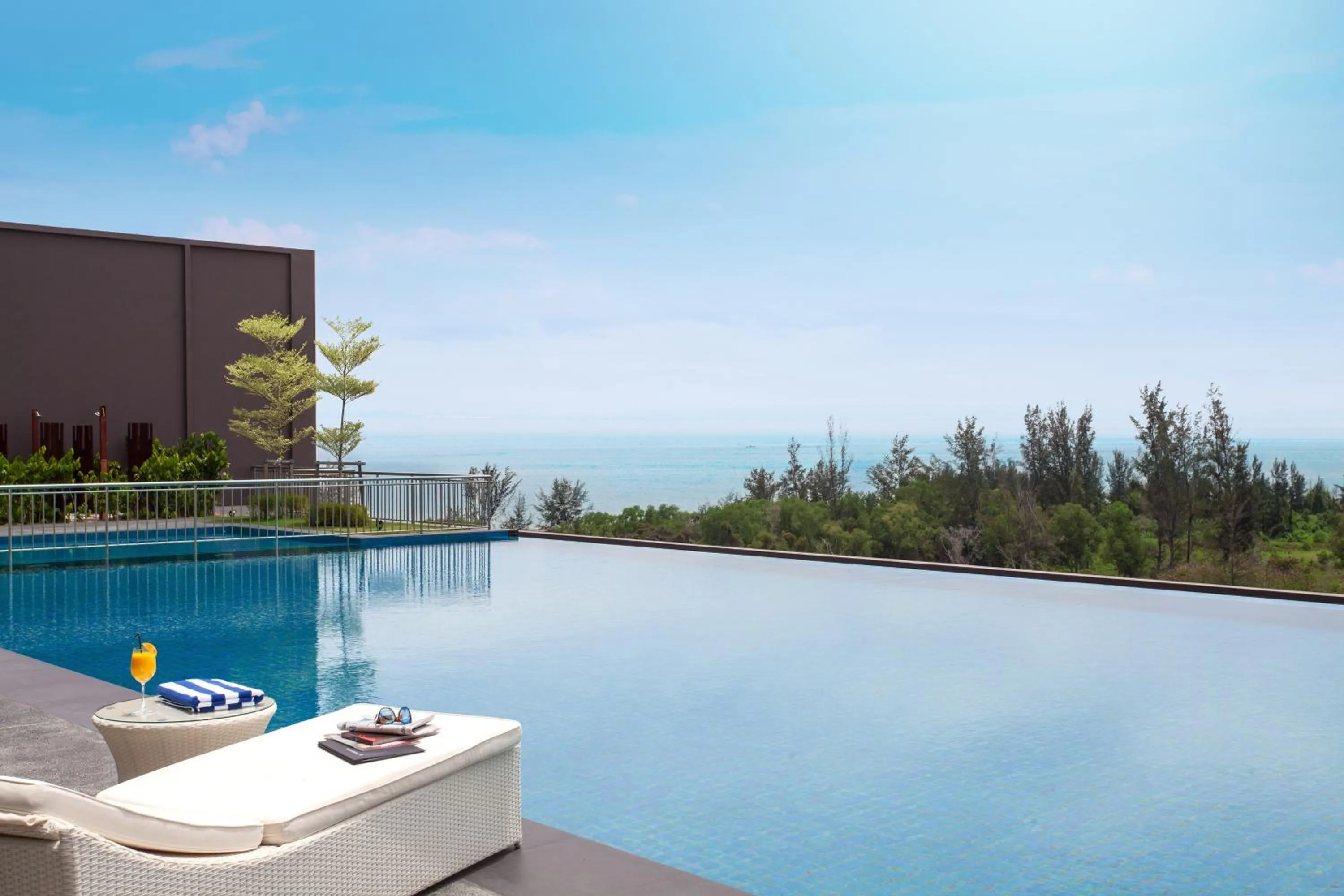 Swimming pool in Pullman Miri Waterfront