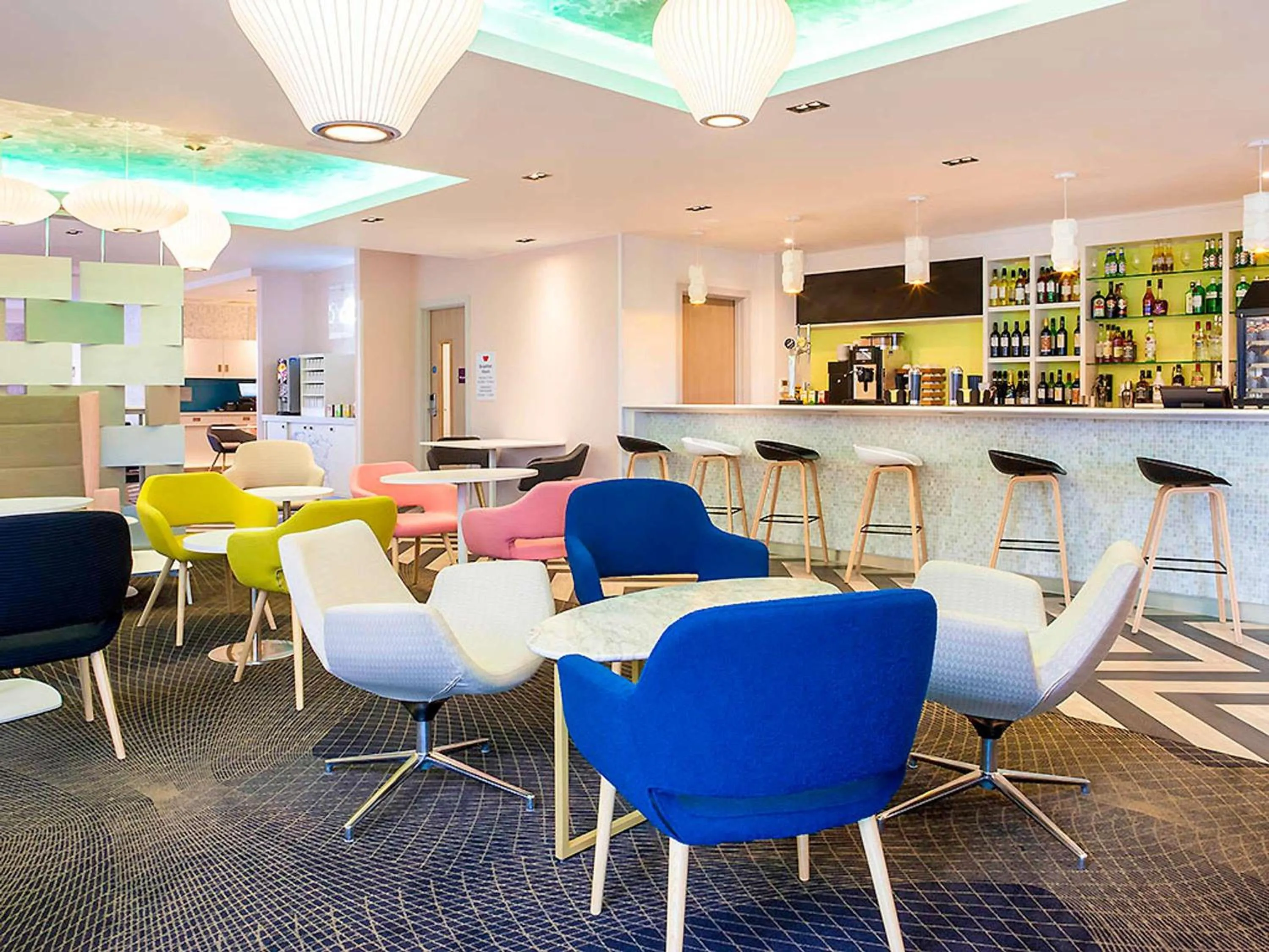 Restaurant/places to eat in ibis Styles London Heathrow Airport
