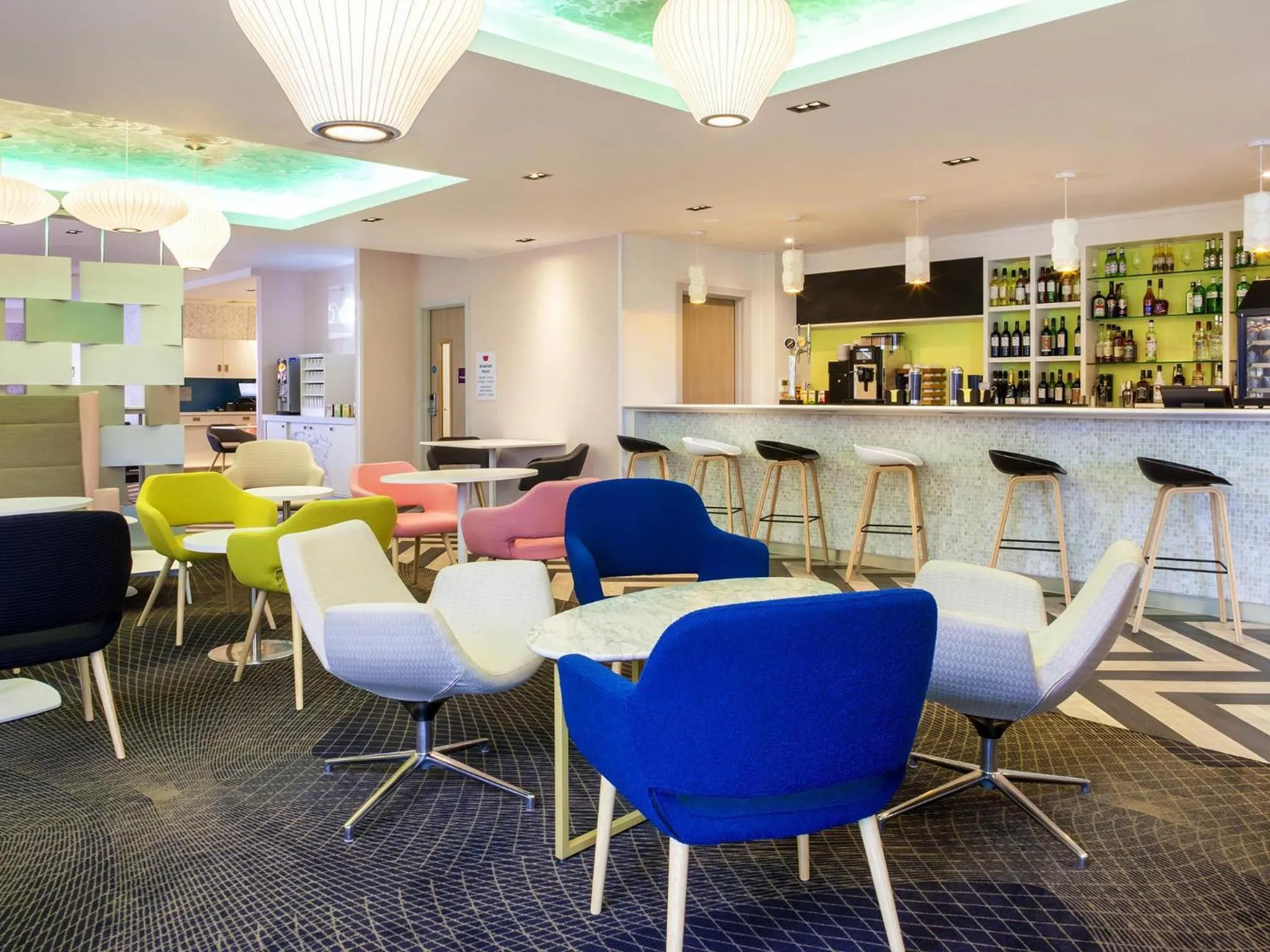 Lounge or bar in ibis Styles London Heathrow Airport