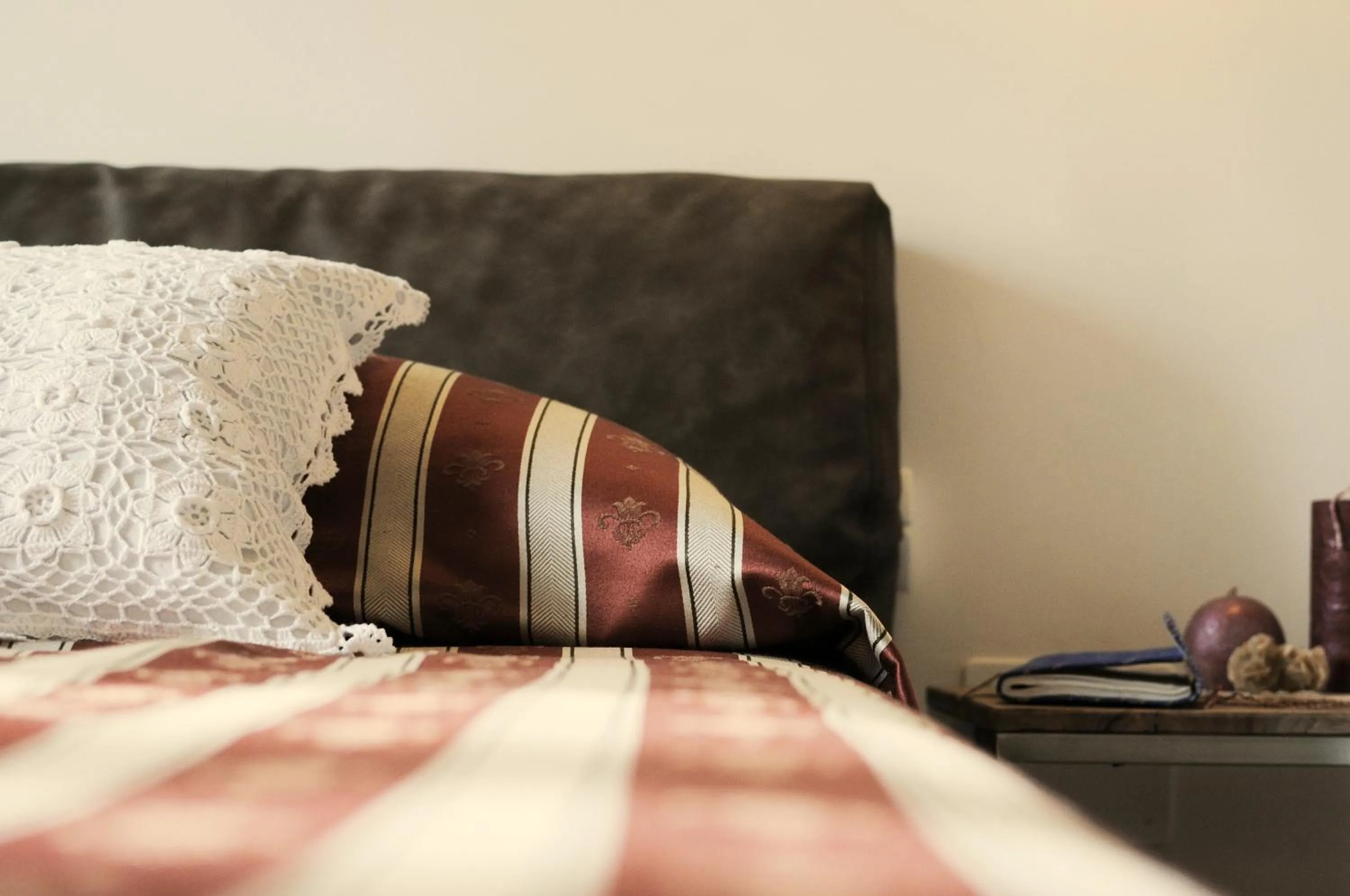 Decorative detail, Bed in B&B Isola d'Arno