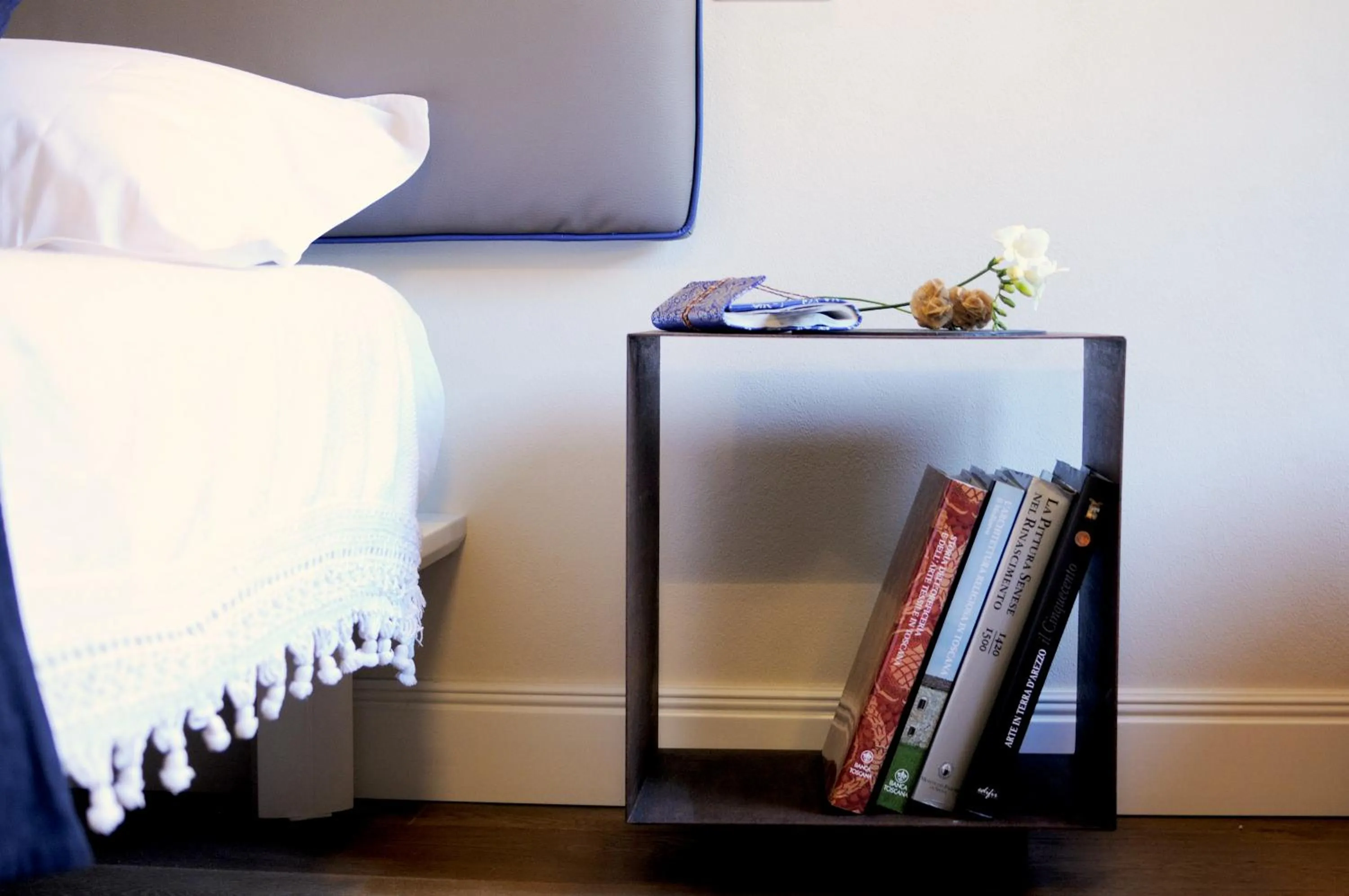 Decorative detail, Bed in B&B Isola d'Arno