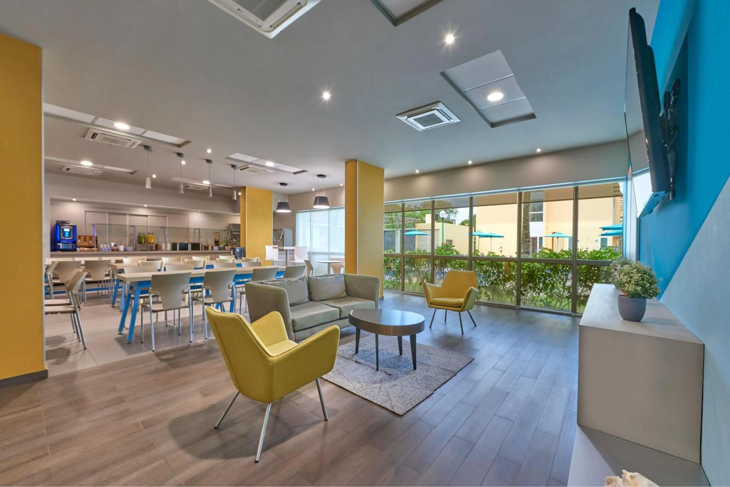 Lobby or reception in City Express Suites by Marriott Playa del Carmen