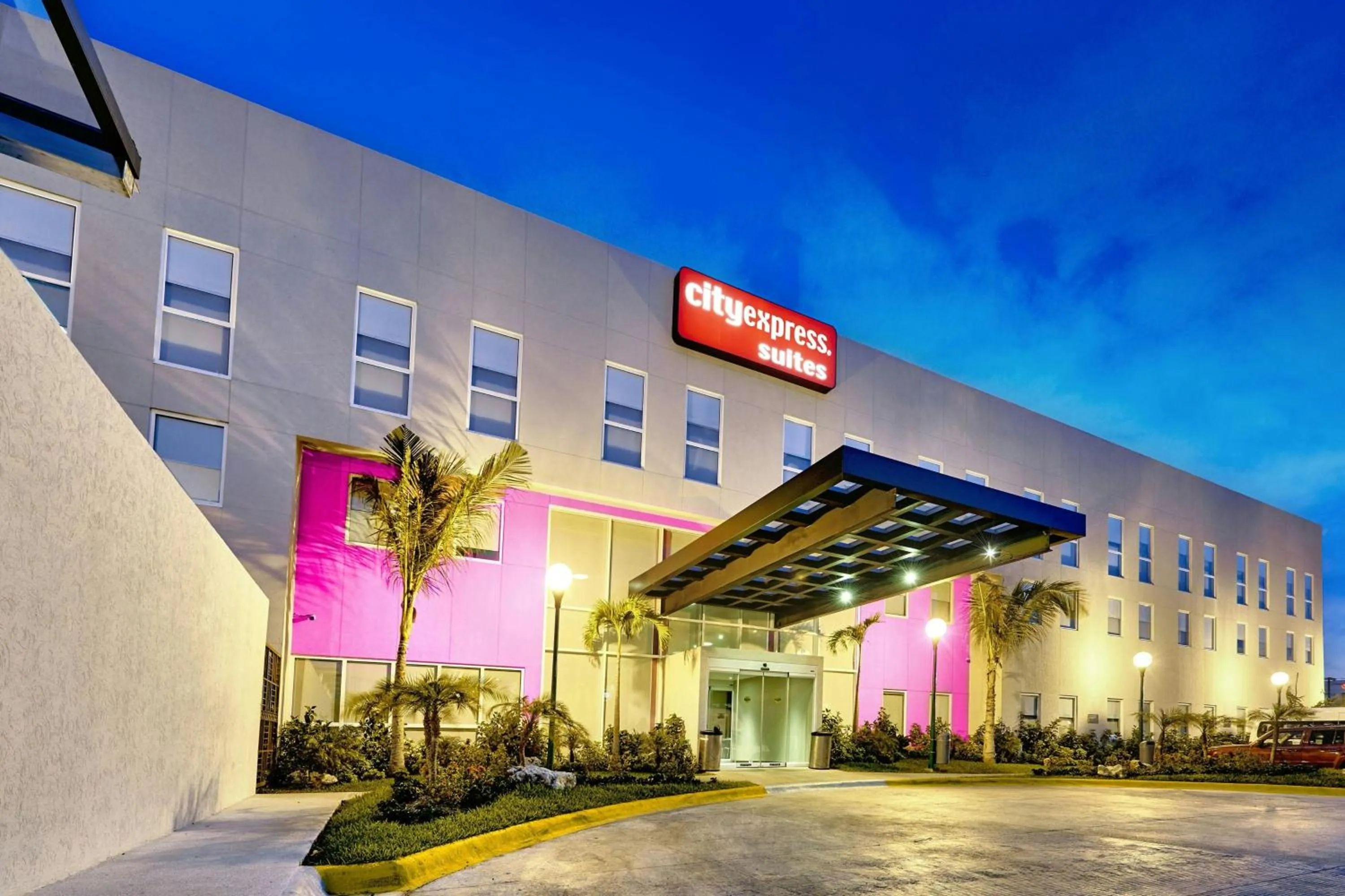 Property building in City Express Suites by Marriott Playa del Carmen