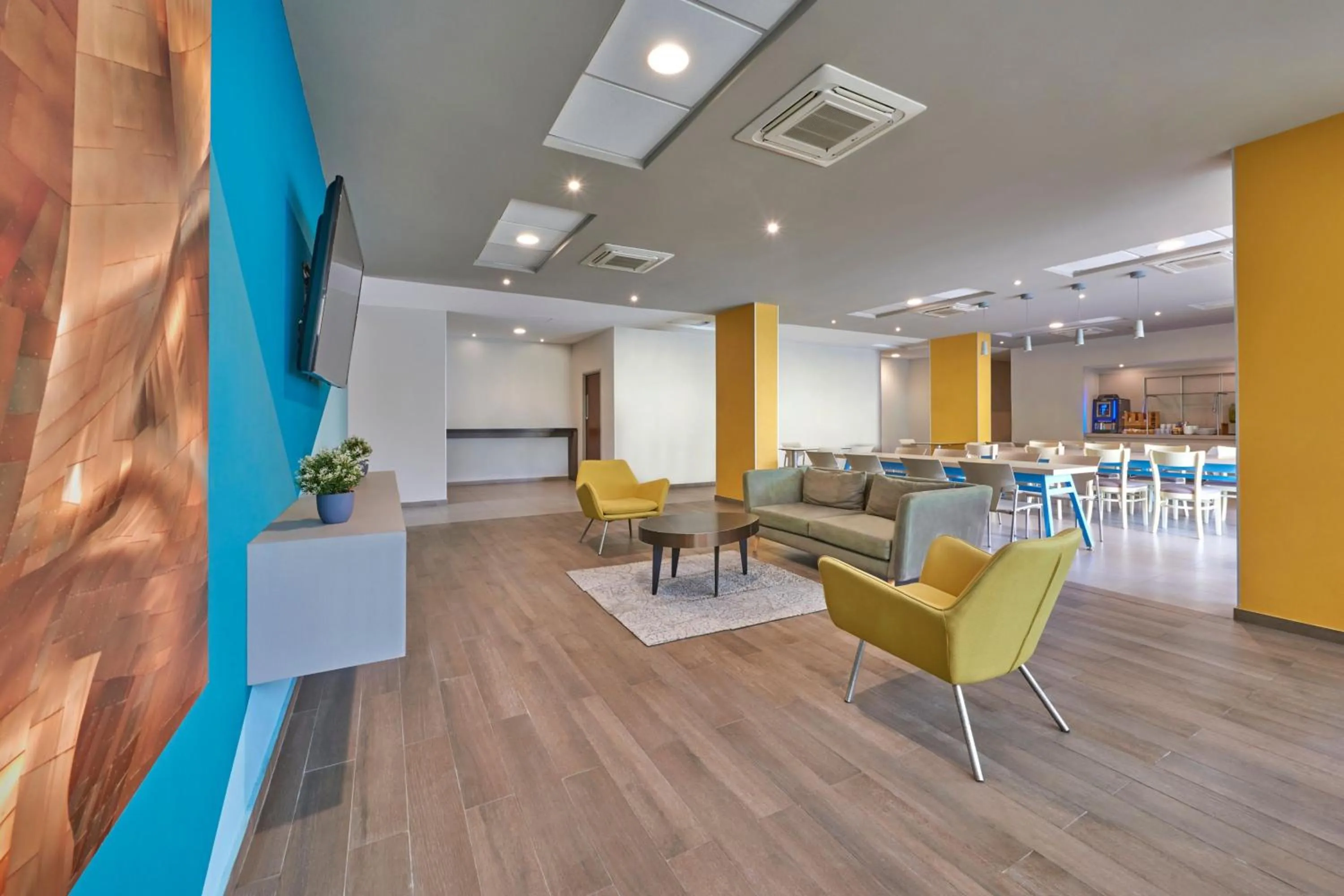 Lobby or reception in City Express Suites by Marriott Playa del Carmen