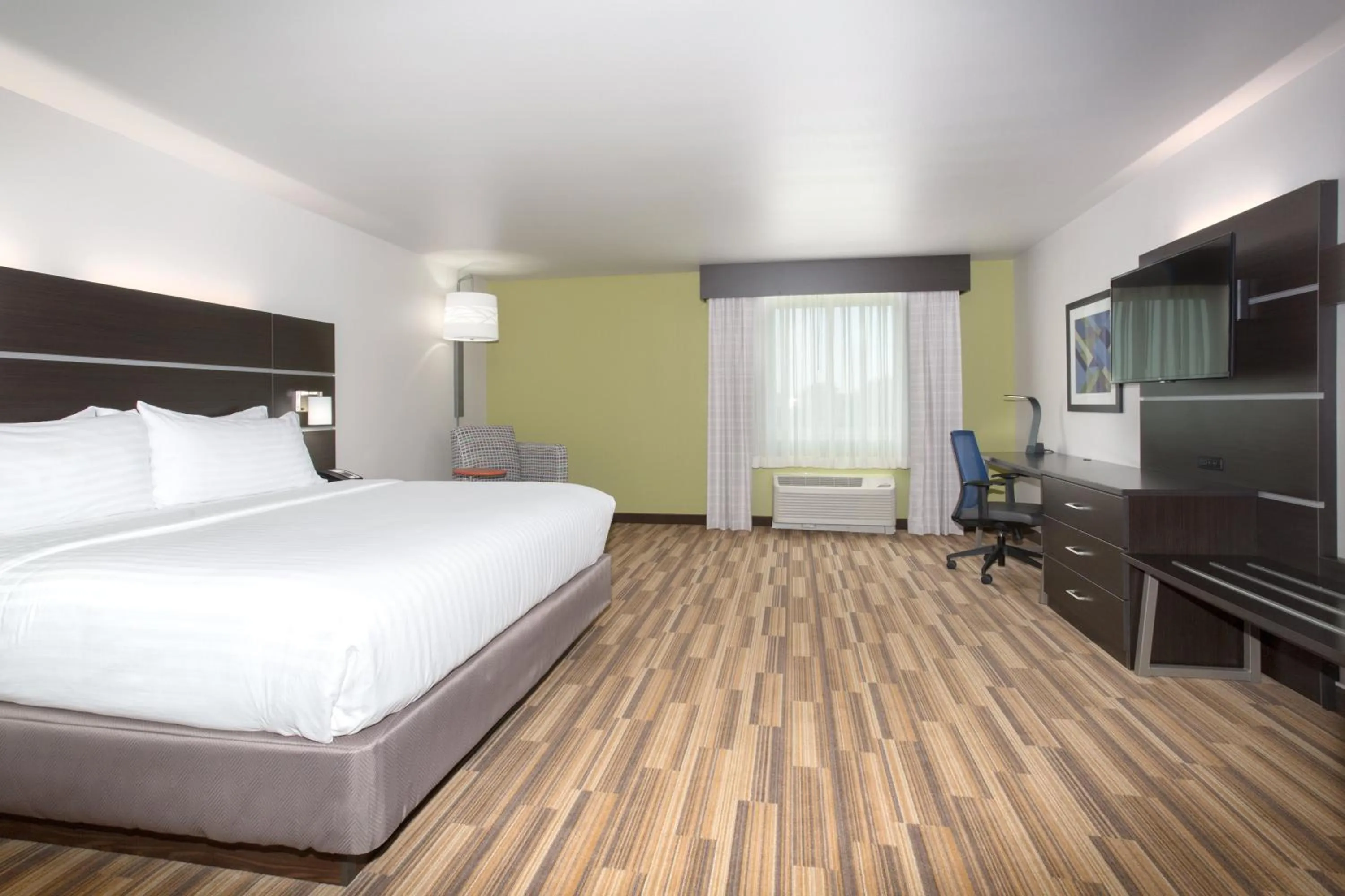Photo of the whole room, Bed in Holiday Inn Express & Suites Lincoln I - 80 by IHG