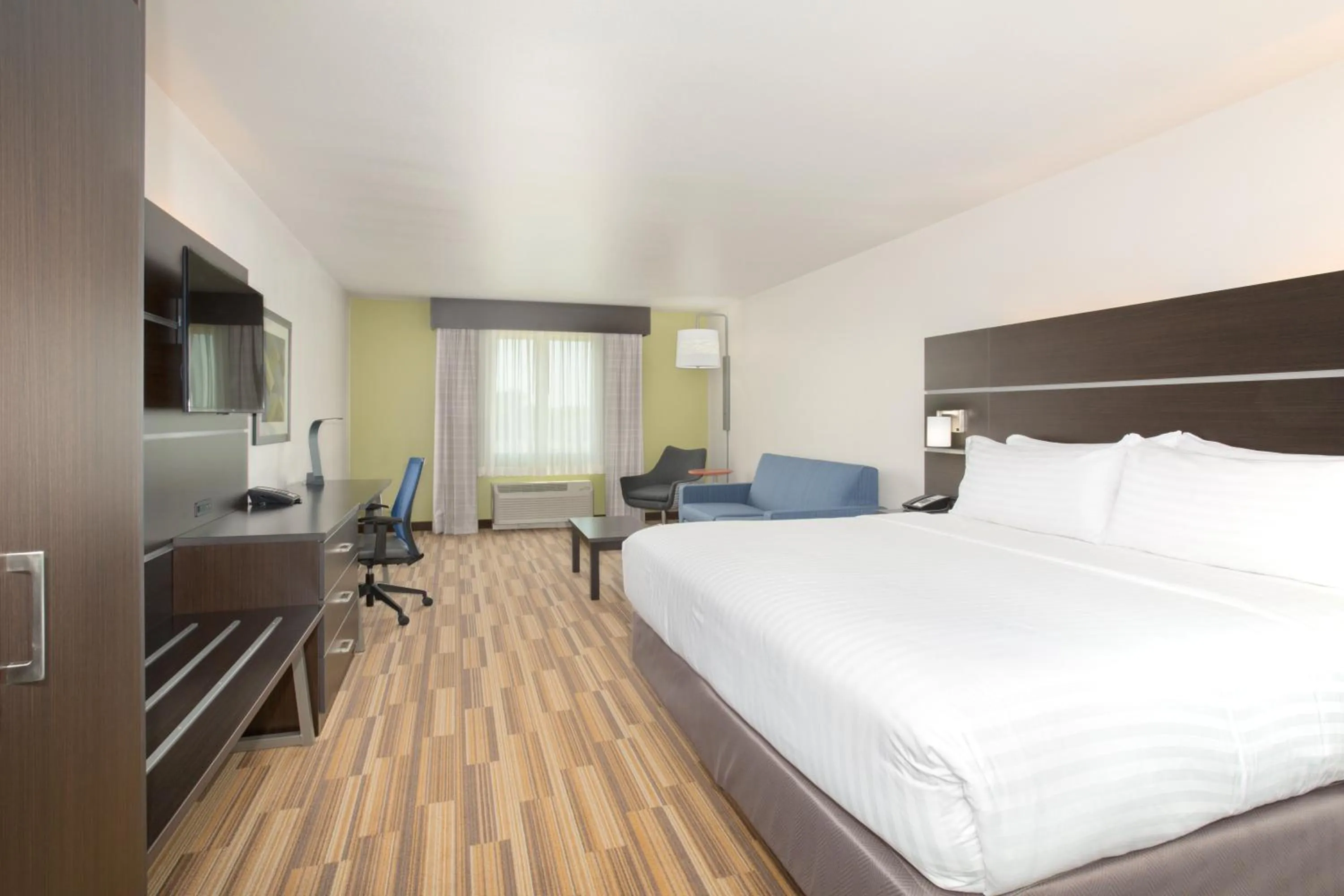 Photo of the whole room, Bed in Holiday Inn Express & Suites Lincoln I - 80 by IHG