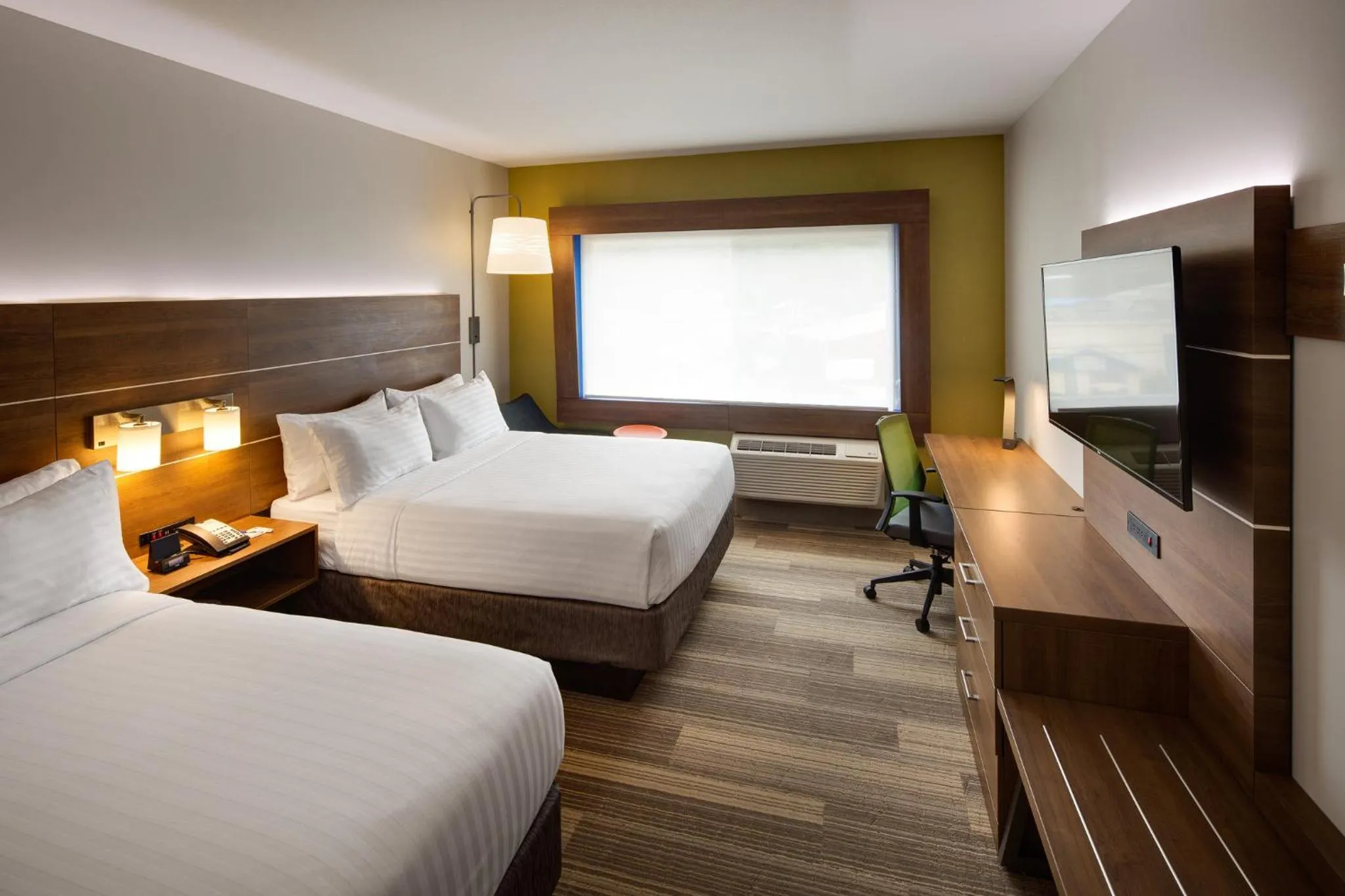 Photo of the whole room, Bed in Holiday Inn Express & Suites Terrace by IHG