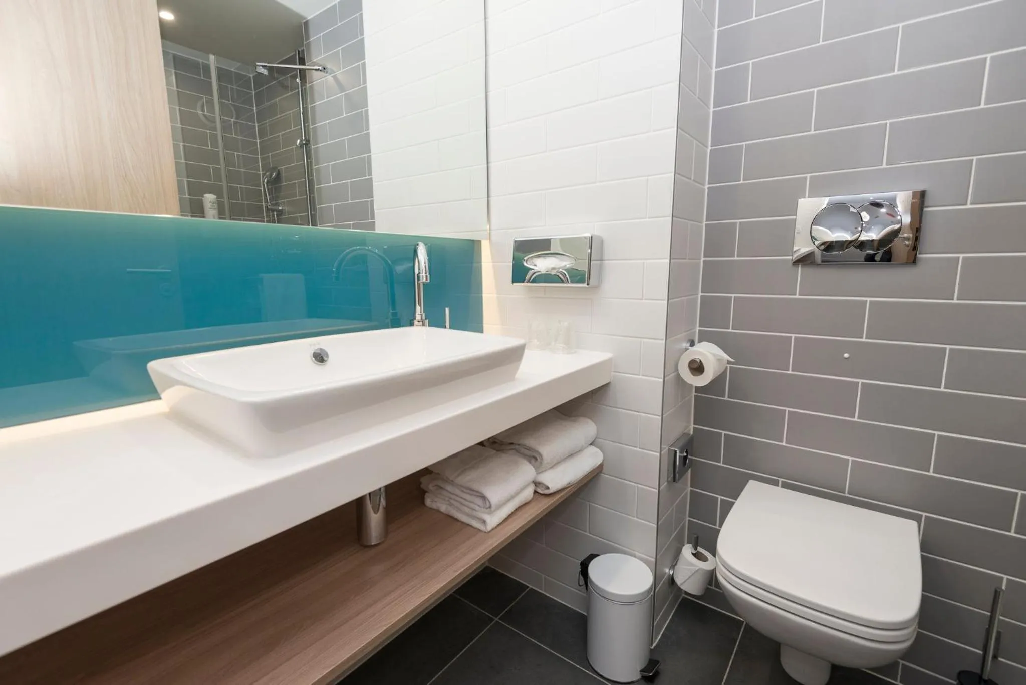 Bathroom in Holiday Inn Express Paris - Velizy by IHG