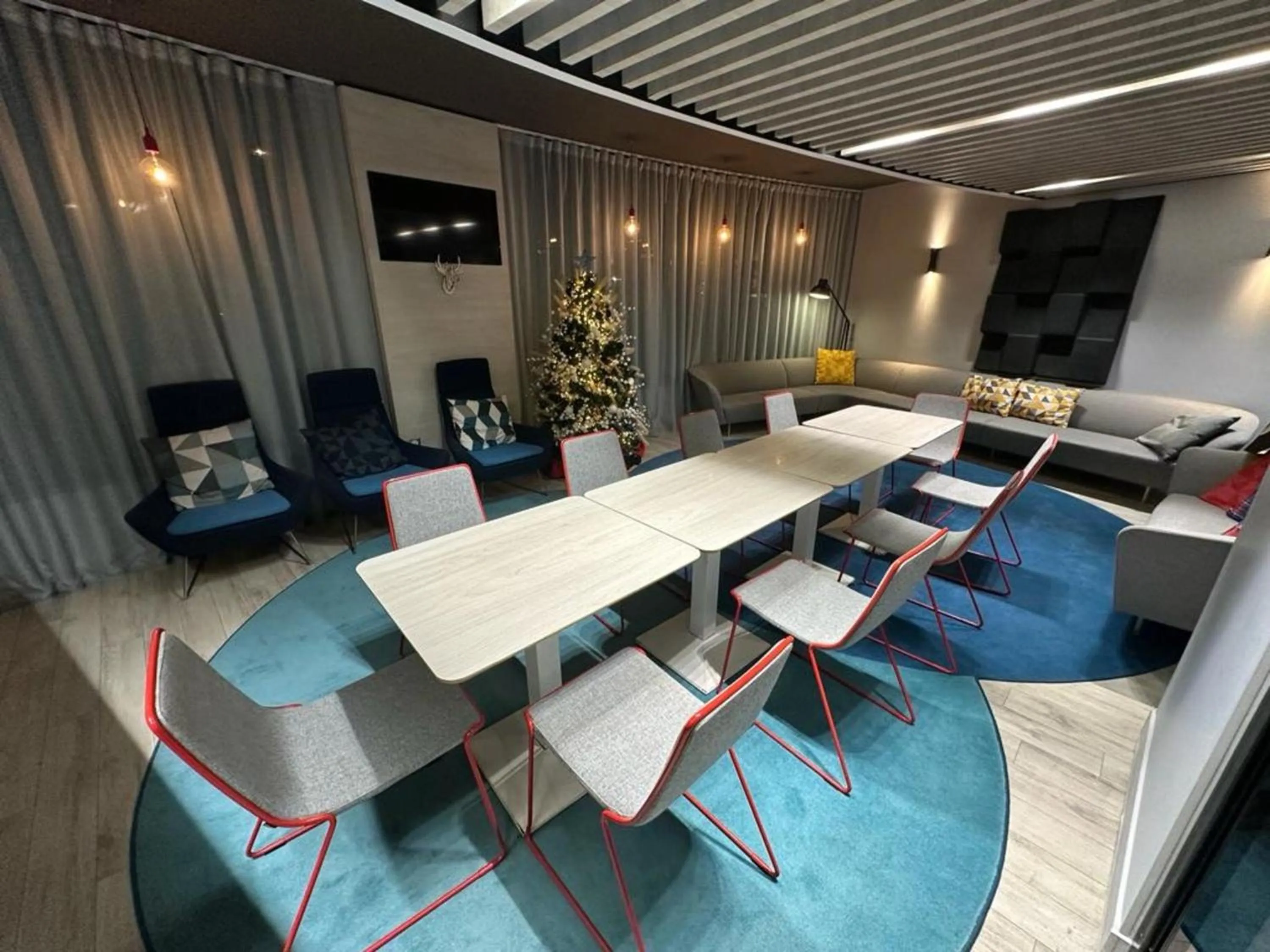 Meeting/conference room in Holiday Inn Express Paris - Velizy by IHG